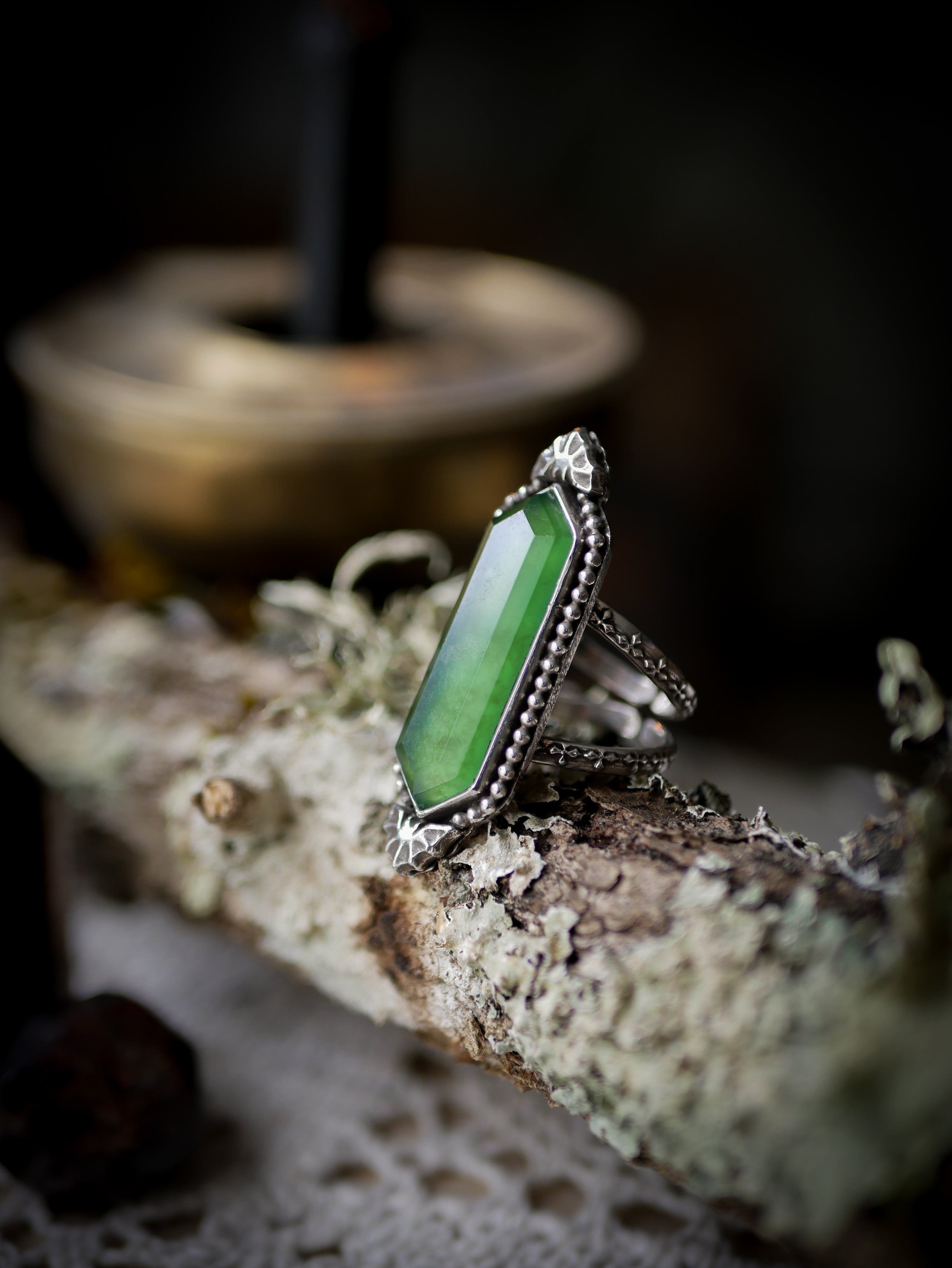 La Strega del Maniero - Anello in Serpentino Sfaccettato e Argento, Pipistrelli Forgiati