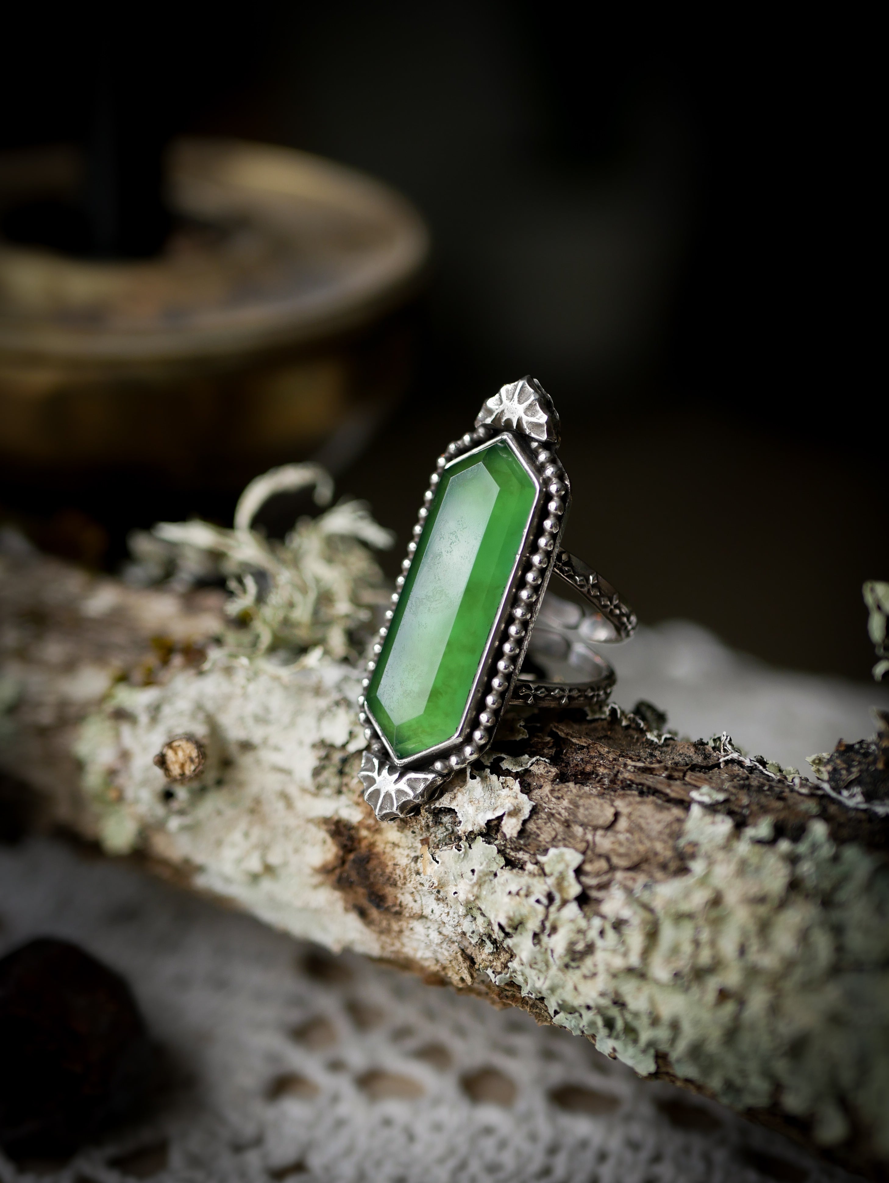 La Strega del Maniero - Anello in Serpentino Sfaccettato e Argento, Pipistrelli Forgiati