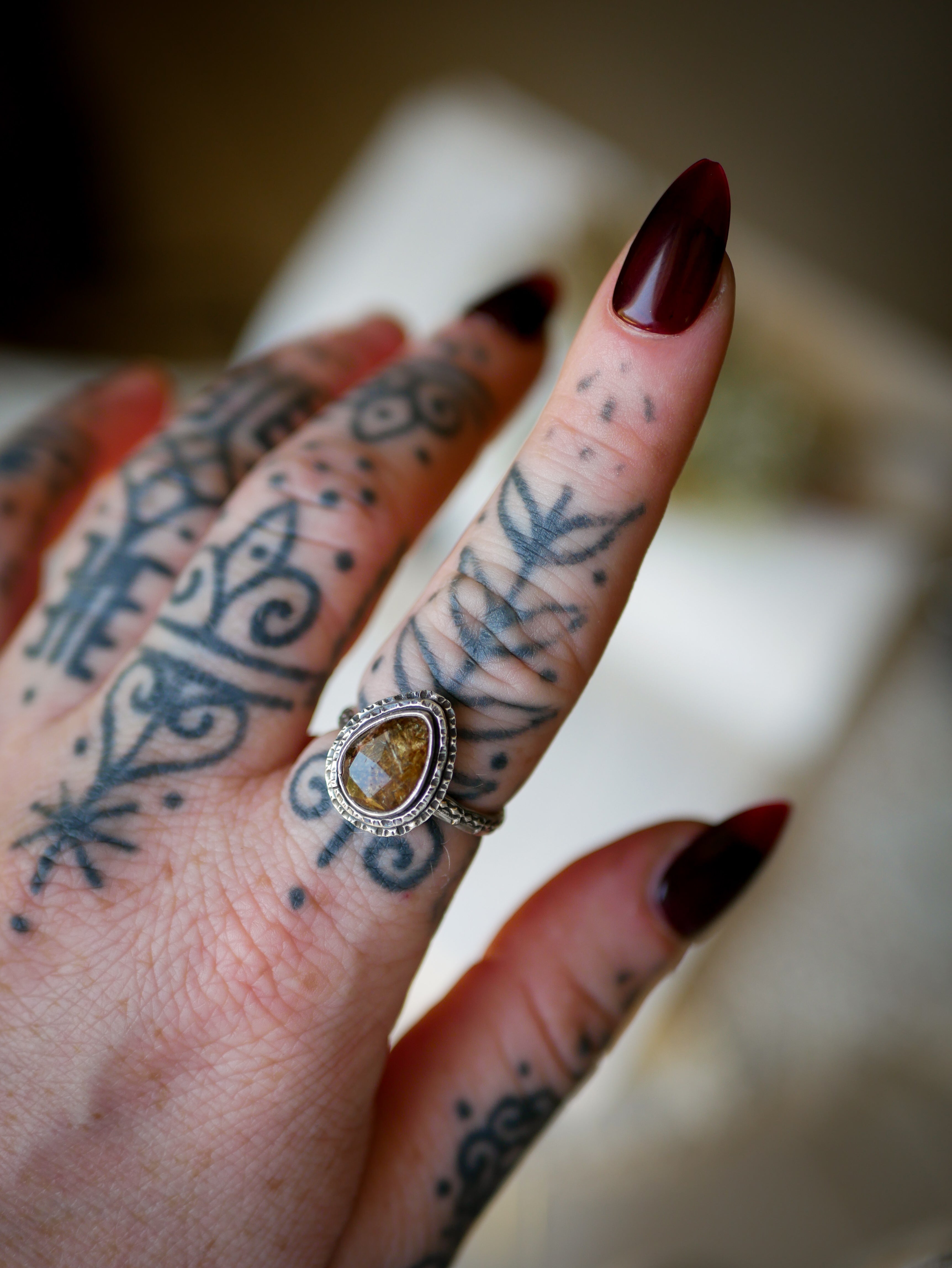 L'Œil d'Horus - Bague en quartz rutile doré facetté et argent
