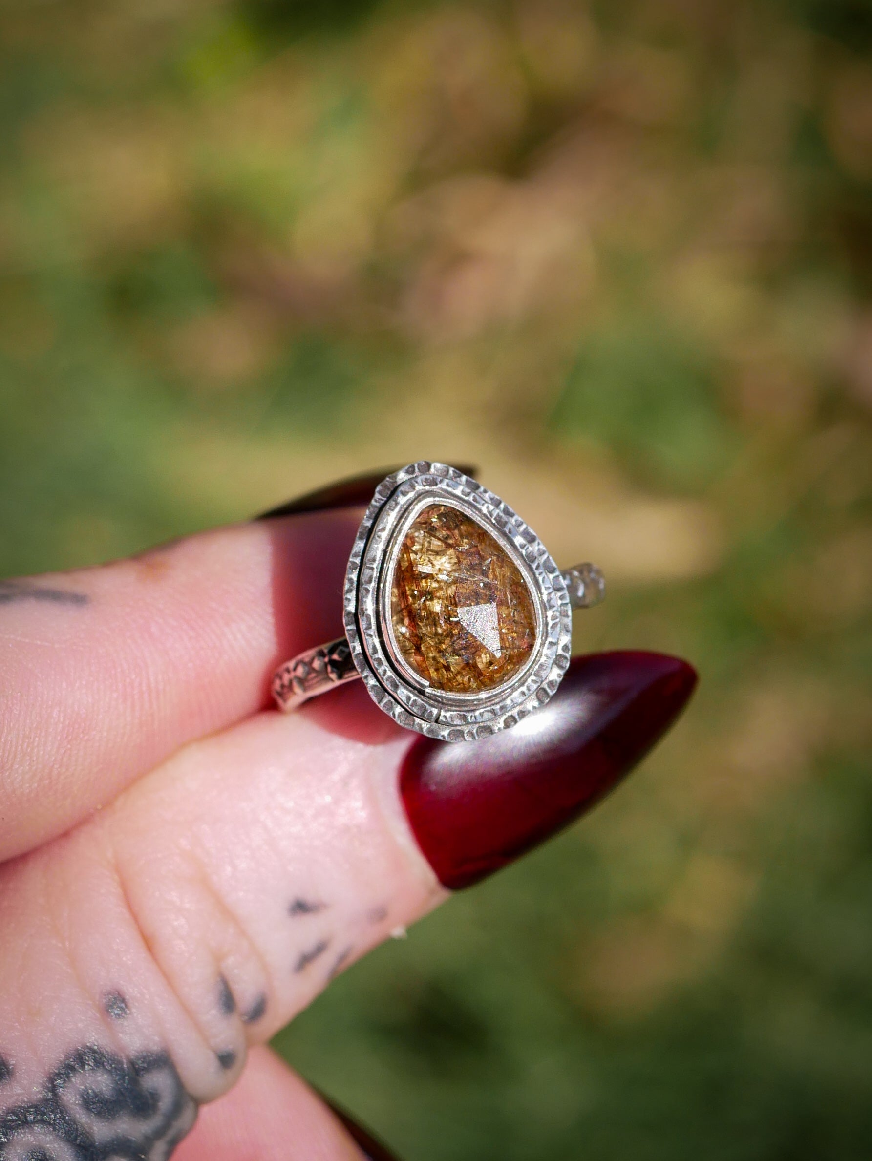 L'Œil d'Horus - Bague en quartz rutile doré facetté et argent