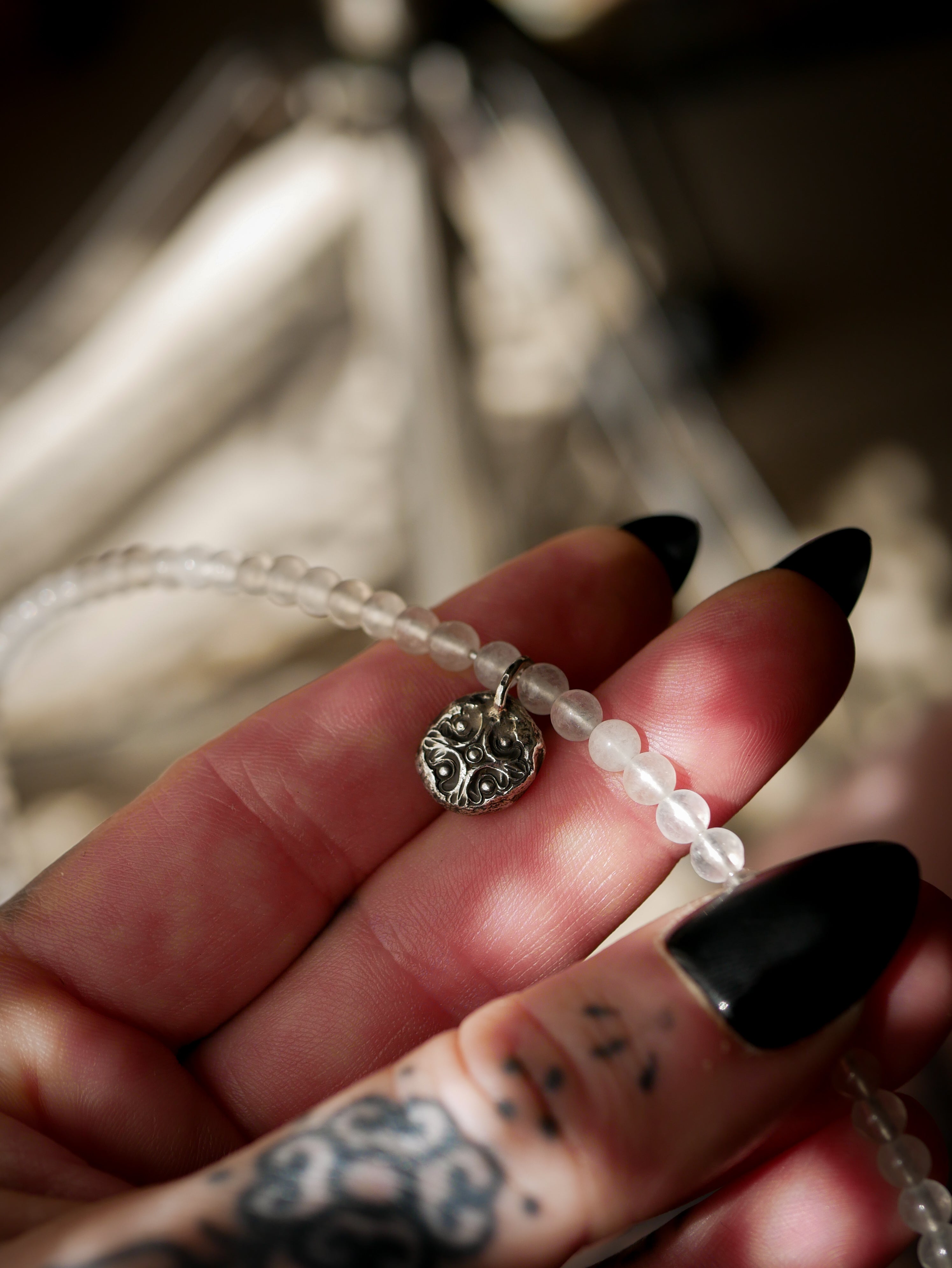 La Voisin - Collier en perles de jade blanc et argent