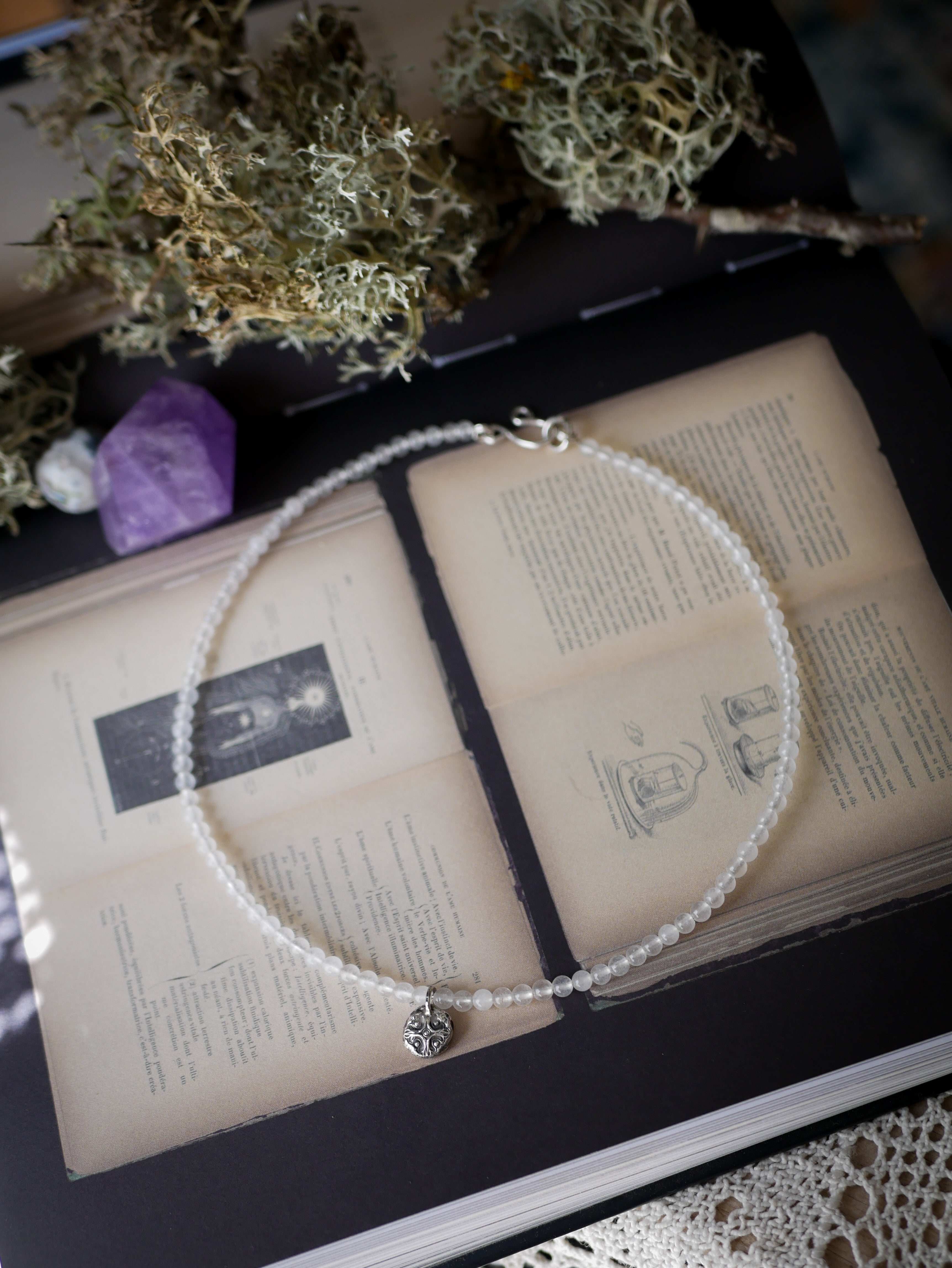 La Voisin - Collier en perles de jade blanc et argent