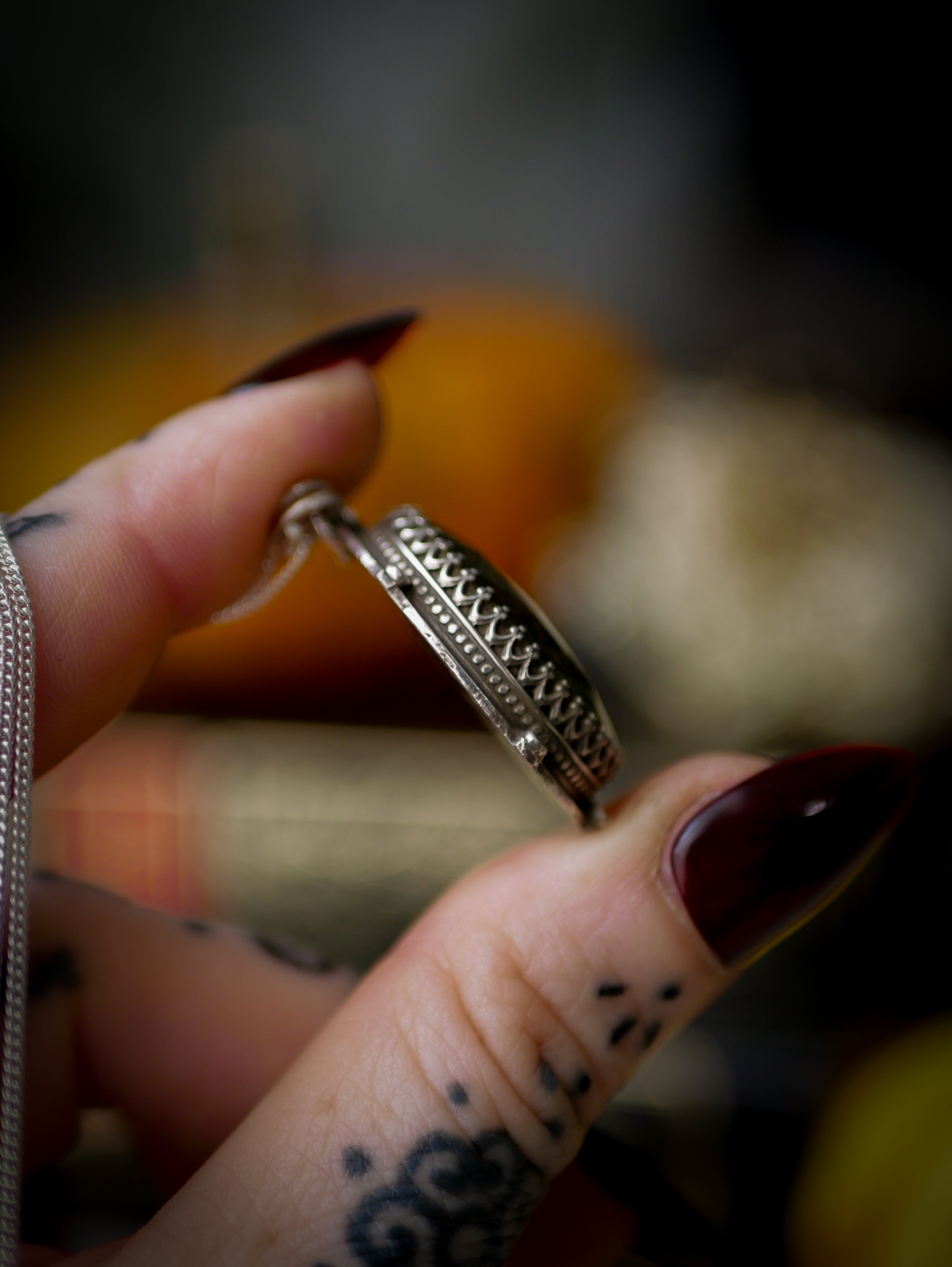 Le Feu Follet - Necklace in silver and faceted dichroic glass