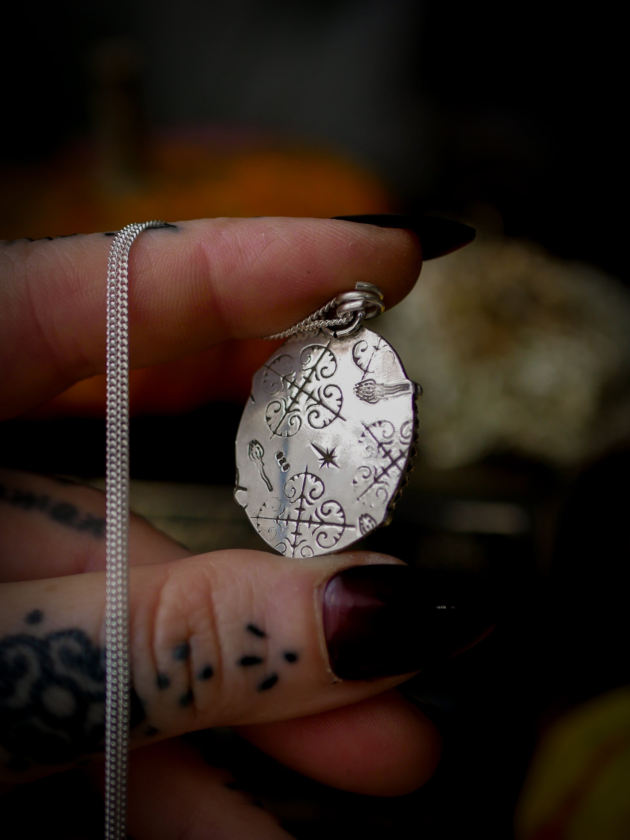 Le Feu Follet - Necklace in silver and faceted dichroic glass