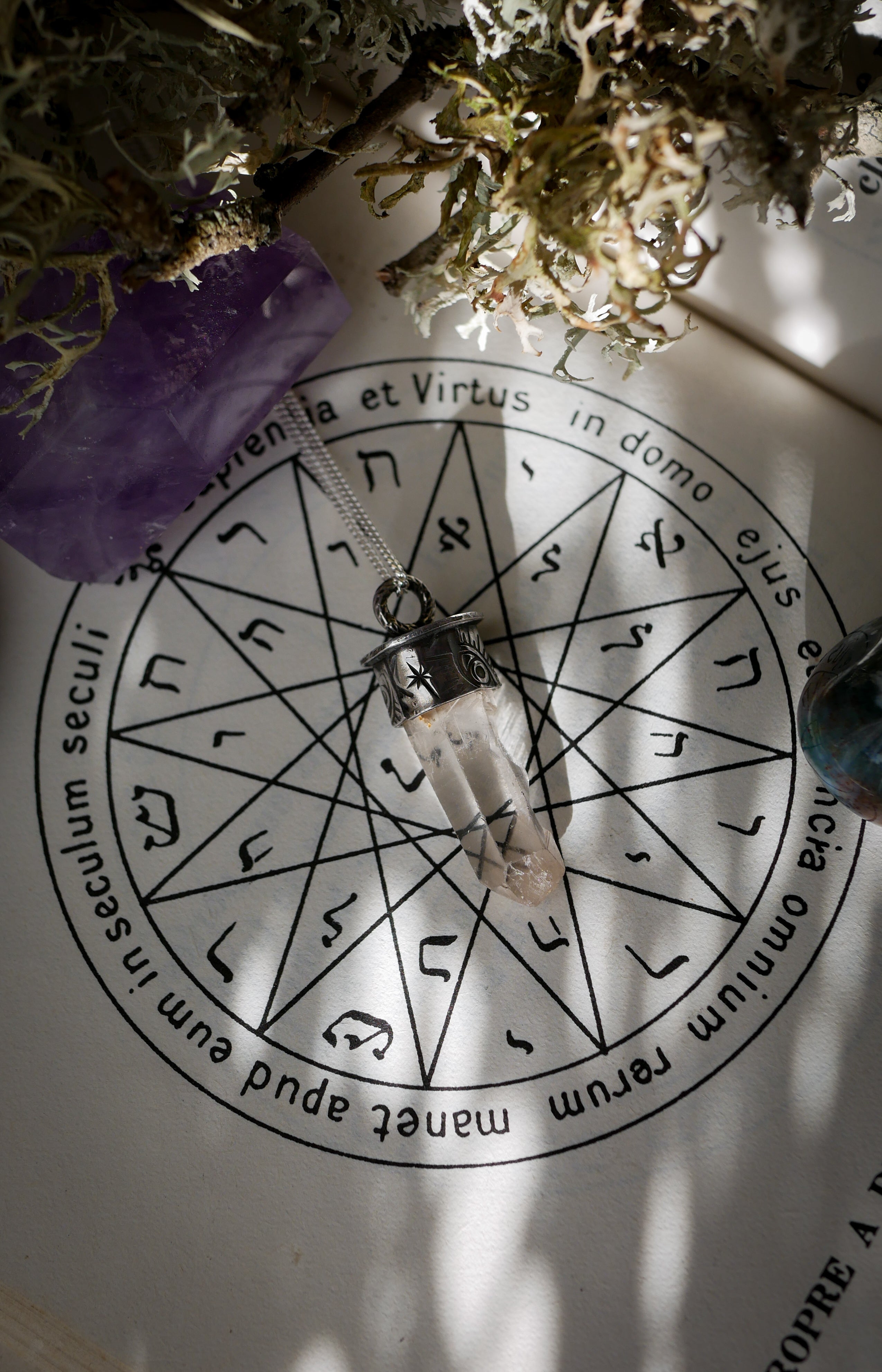 Divination - Collier-pendule en cristal de l'Himalaya et argent