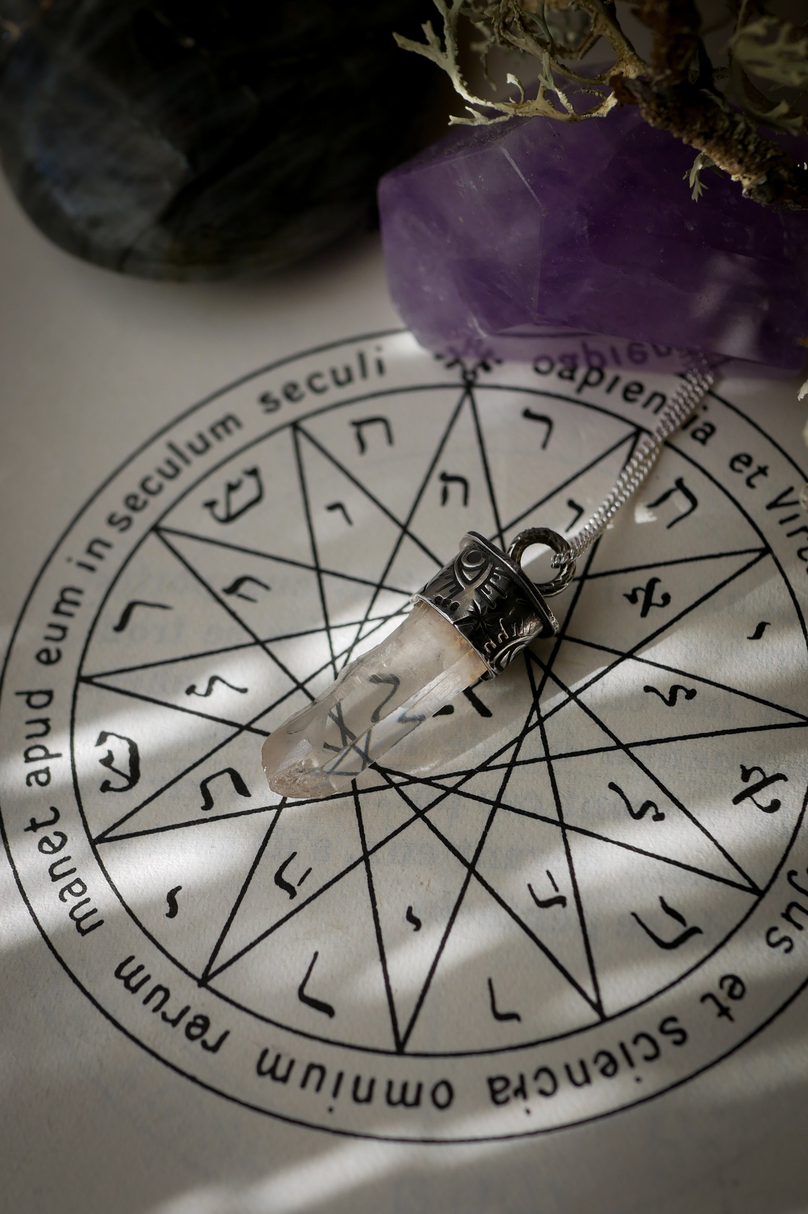 Divination - Collier-pendule en cristal de l'Himalaya et argent