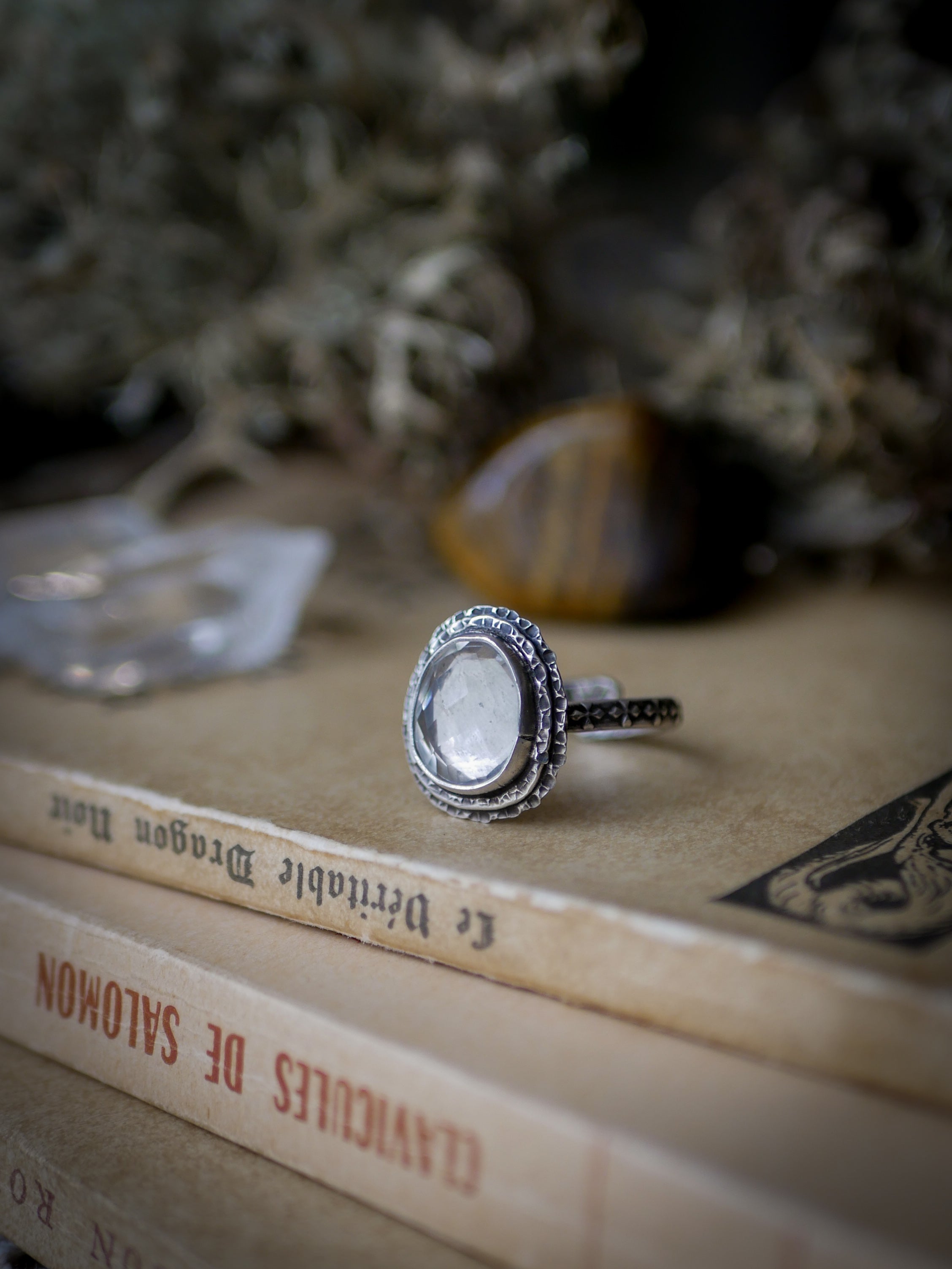 La Diseuse de Bonne Aventure - Bague en quartz clair et argent