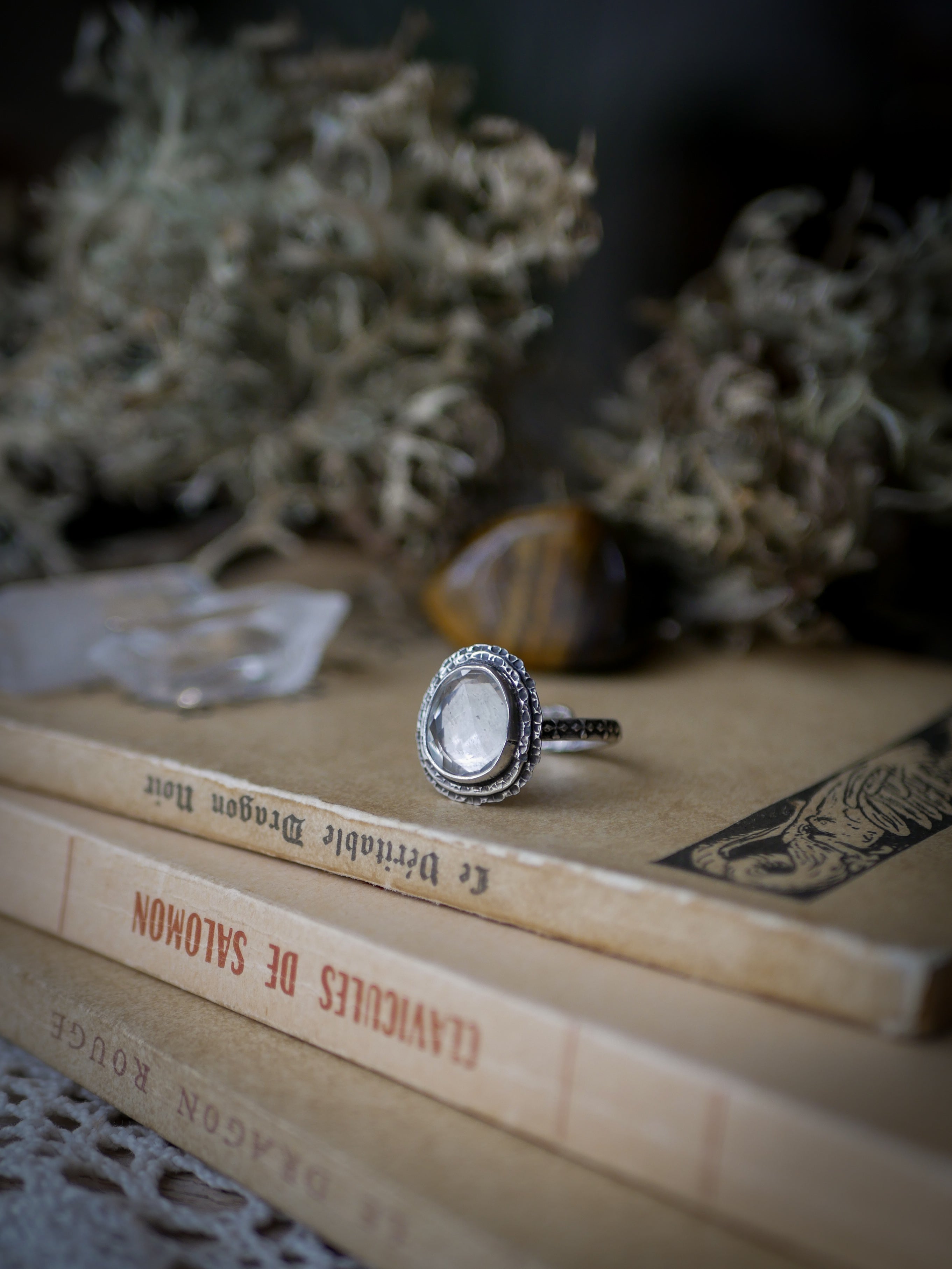 La Diseuse de Bonne Aventure - Bague en quartz clair et argent