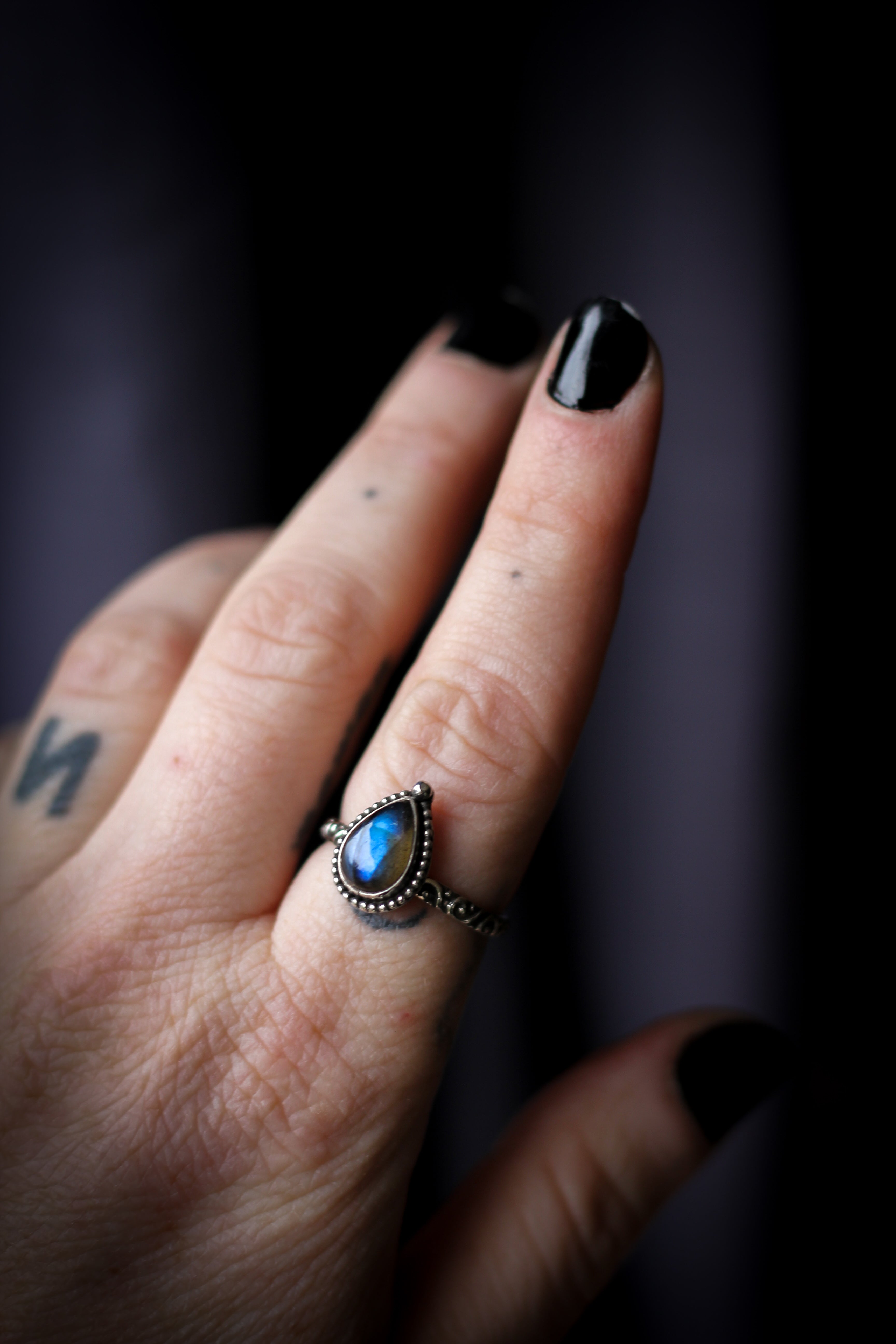 L'Onguent de Vol - Bague en argent et labradorite bleue