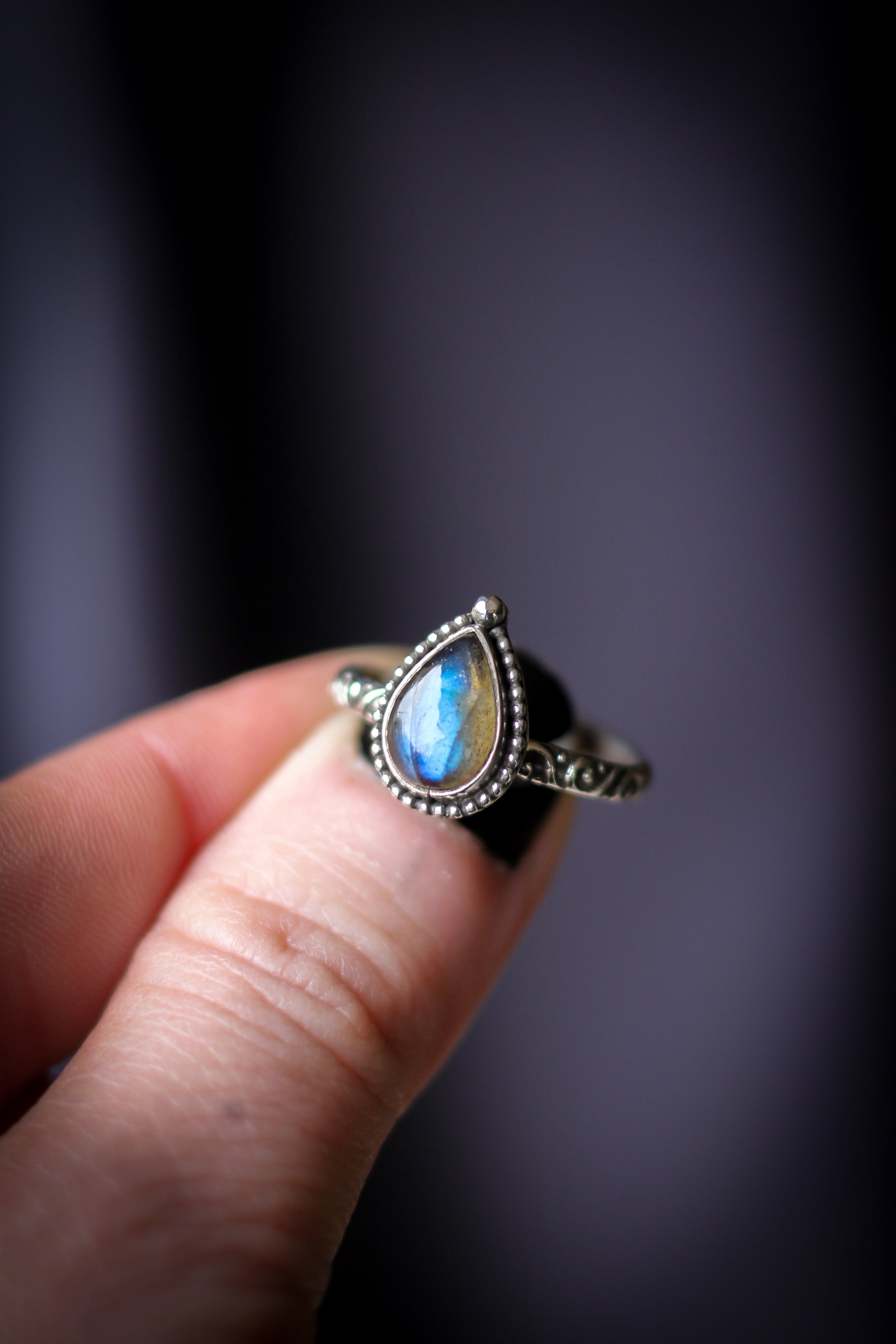 L'Onguent de Vol - Bague en argent et labradorite bleue