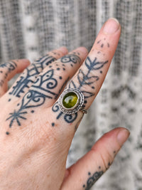 [Réservé] La Sorcière Verte - Bague en vésuvianite et argent