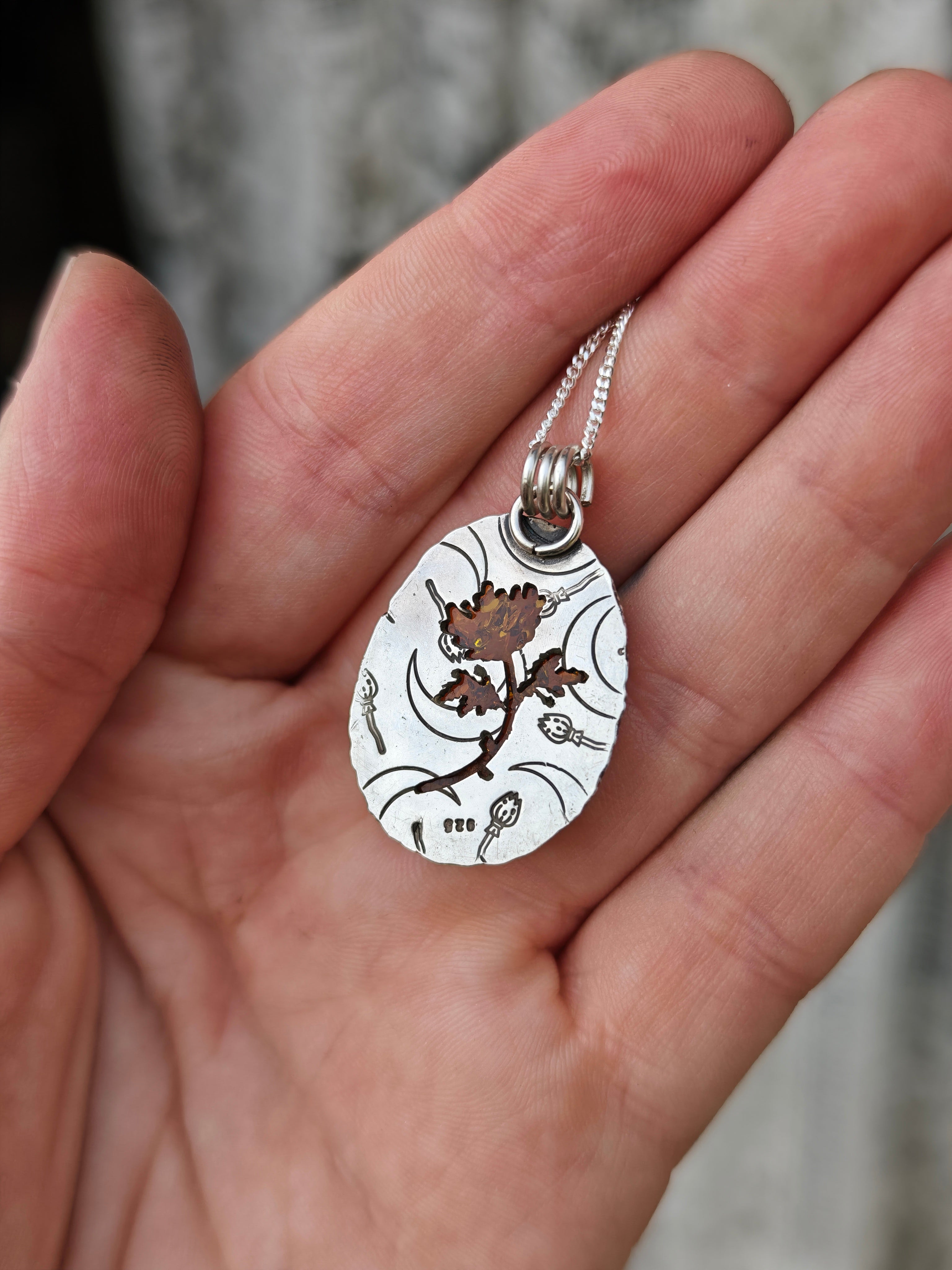 [Réservé] Chrysanthemum Solis - Collier en ambre de la Baltique et argent, chrysanthème au dos