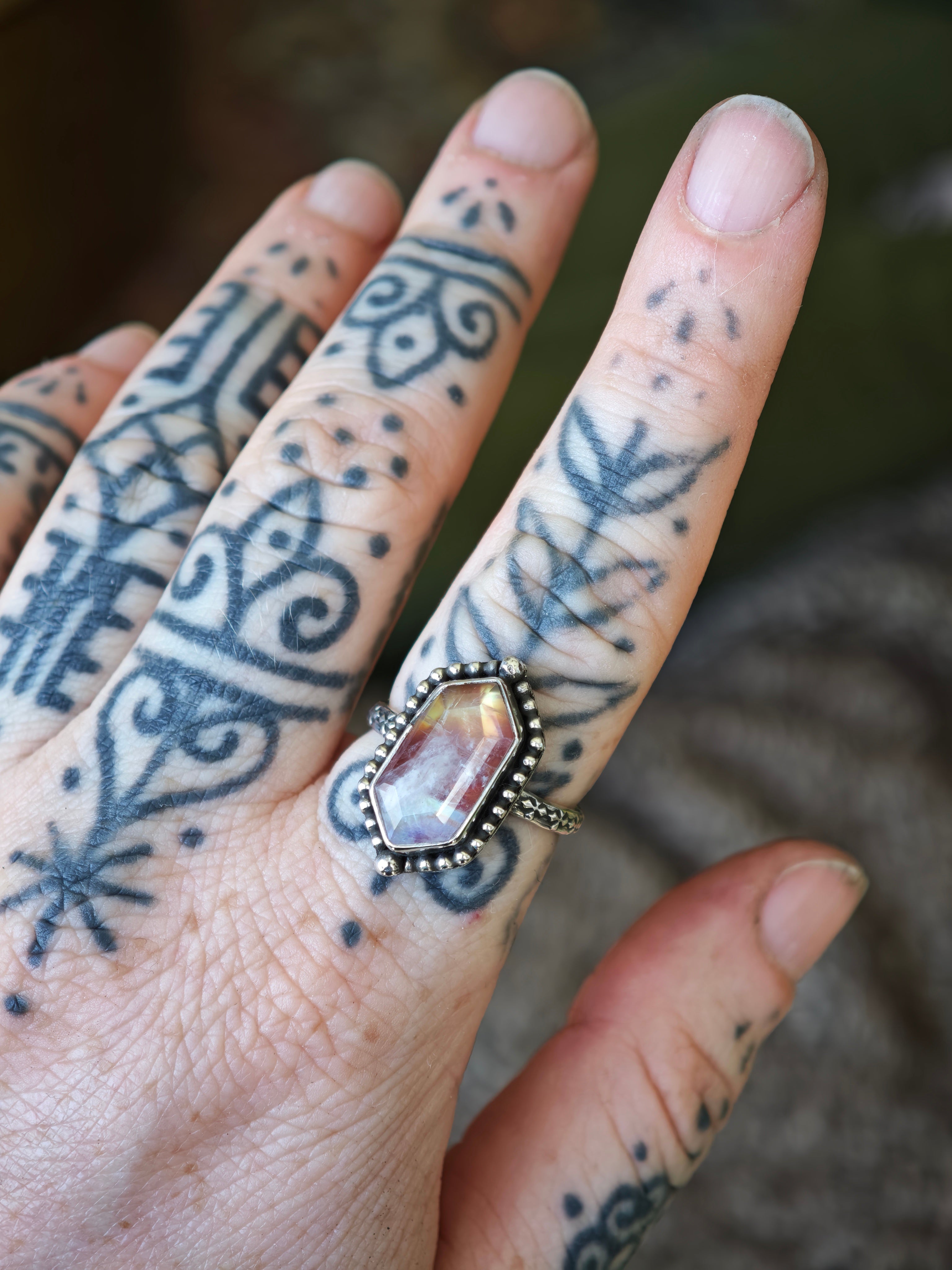 [Réservé] Vishnu - Bague en pierre de lune arc-en-ciel, jaspe rouge et argent