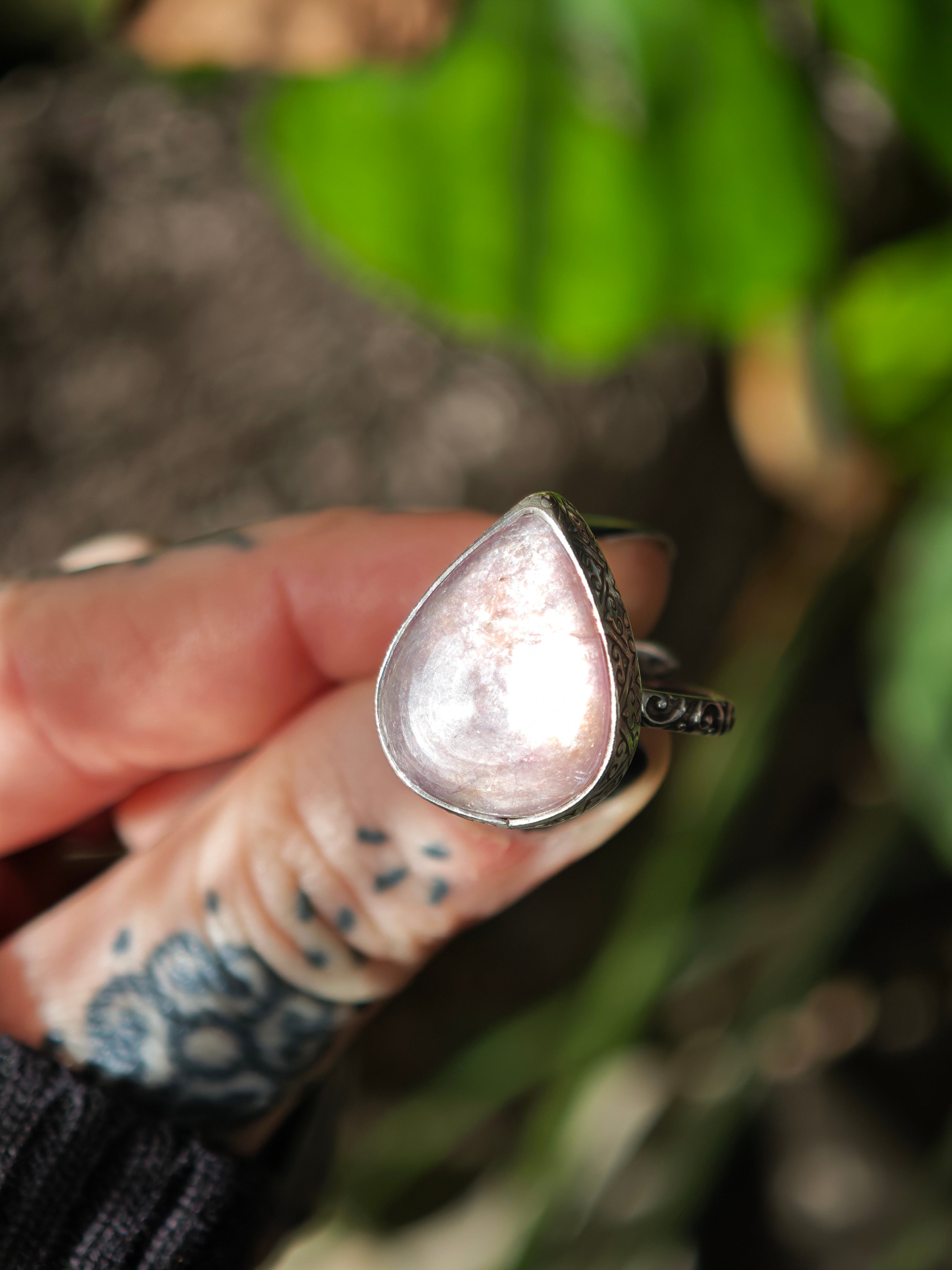 [Réservé] Astral Witch - Bague en lépidolite gemme mica et argent