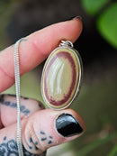 [Réservé] L'Ouroboros - Collier en jaspe sanguin et argent, Ouroboros forgé au dos