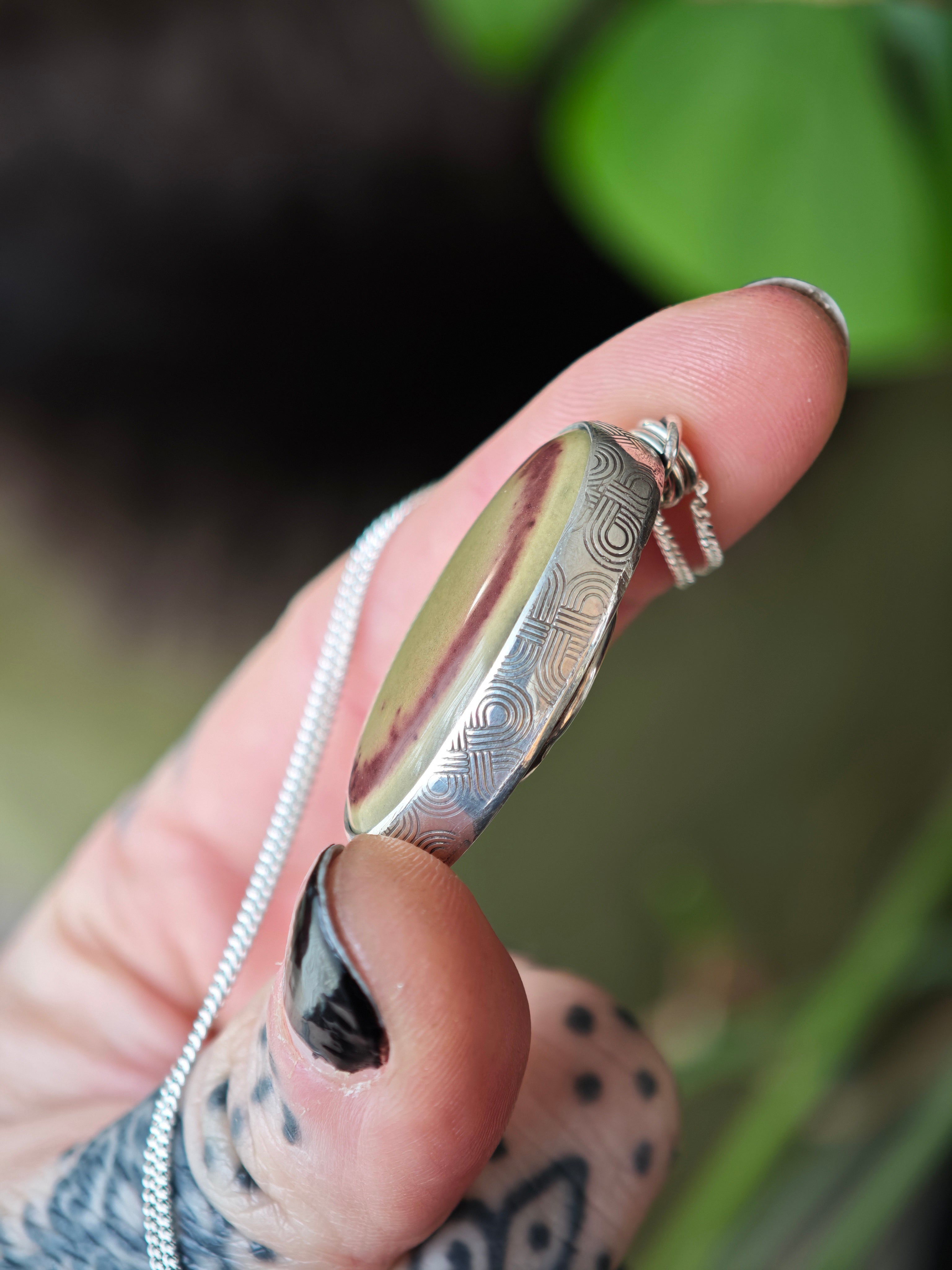 [Réservé] L'Ouroboros - Collier en jaspe sanguin et argent, Ouroboros forgé au dos