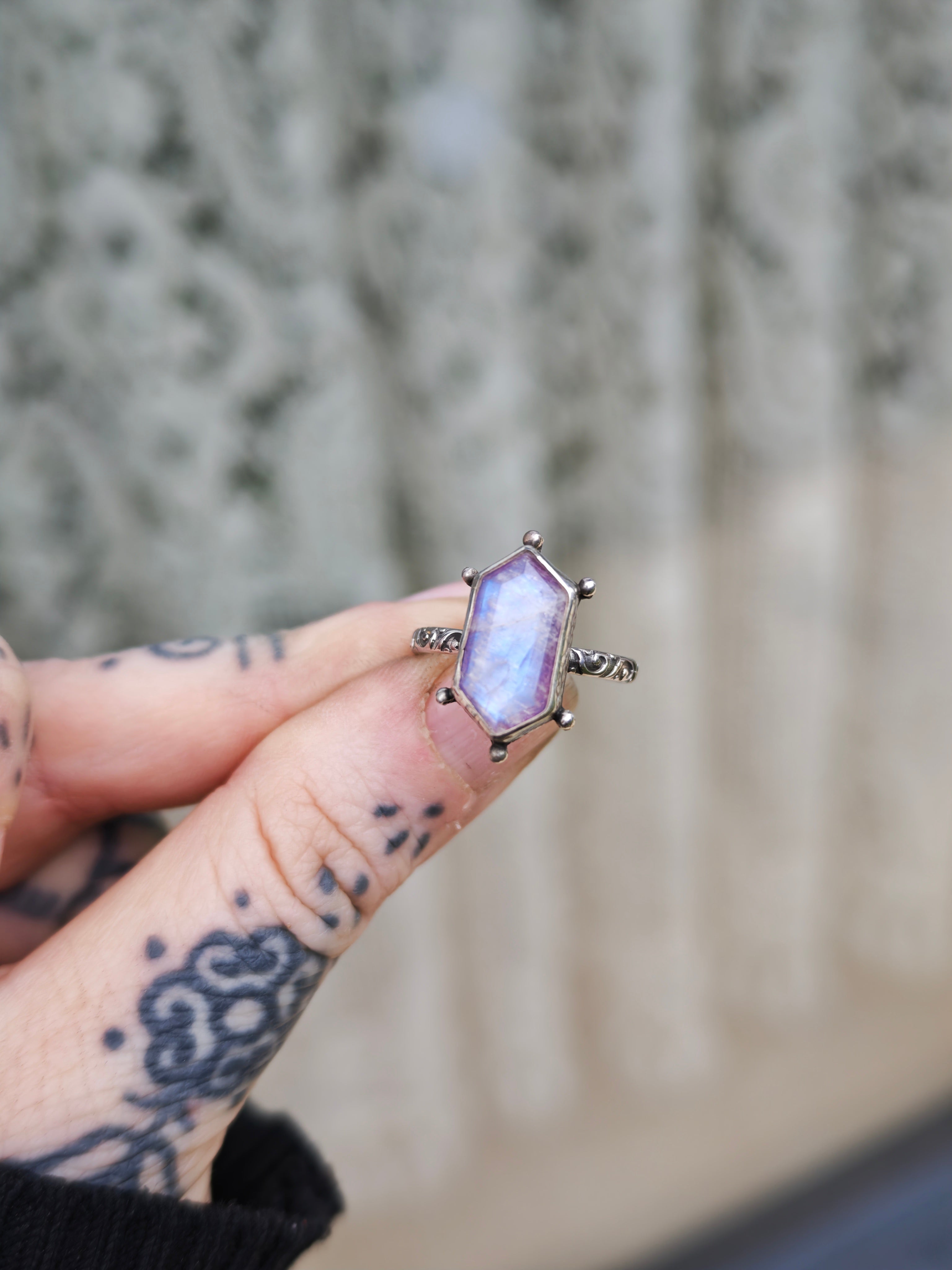 [Réservé] Aphrodite - Bague en pierre de lune arc-en-ciel, jaspe rouge et argent