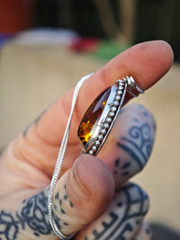 [Riservato a Lise] Sanctus - Collana in ambra baltica e argento, calice sul retro