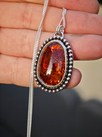 [Riservato a Lise] Sanctus - Collana in ambra baltica e argento, calice sul retro