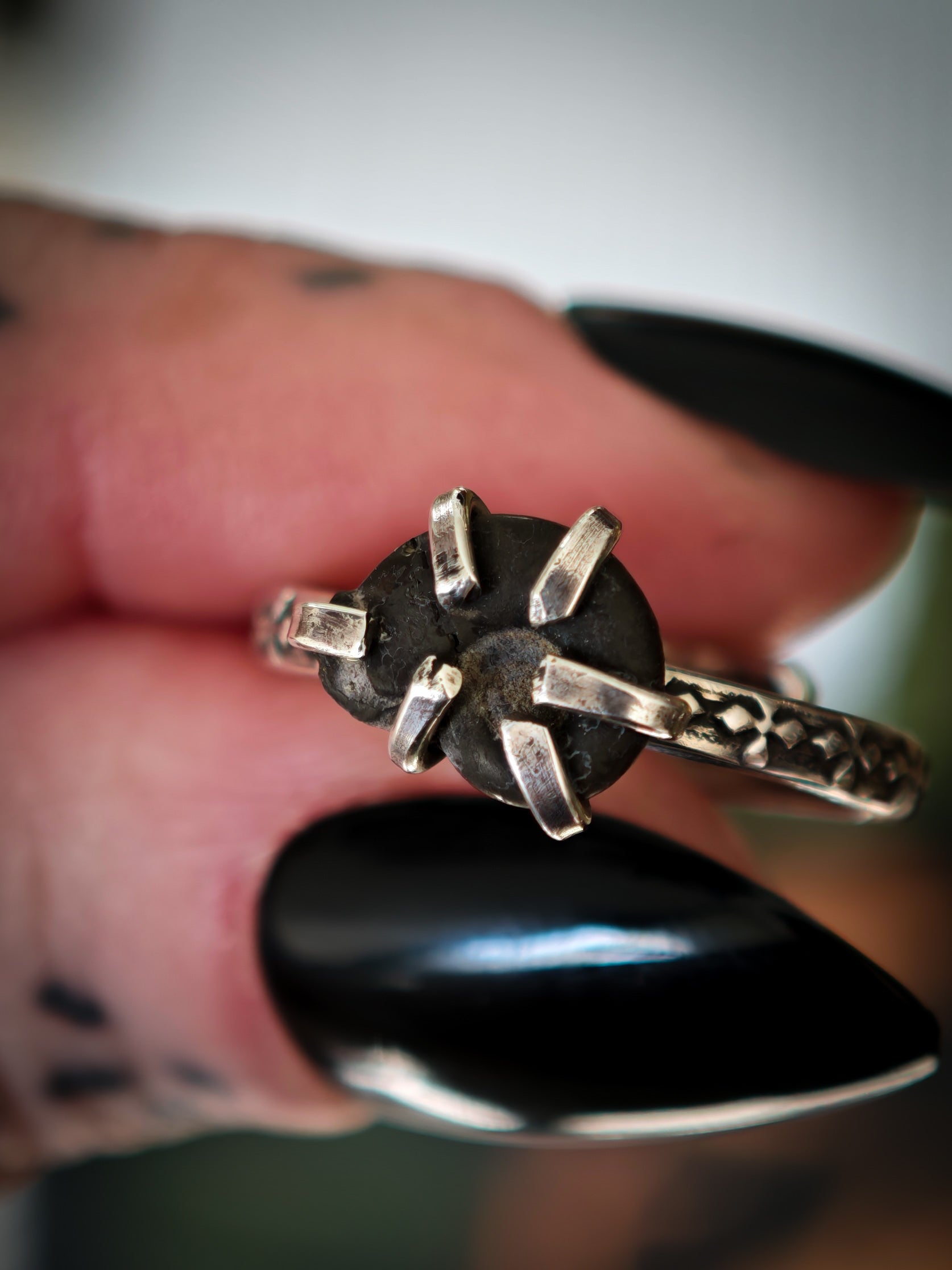 EarthMagick - Bague en fossile d'ammonite véritable et argent