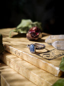 Ostara - Bague en saphir brut et argent