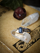 Ostara - Bague en saphir brut et argent