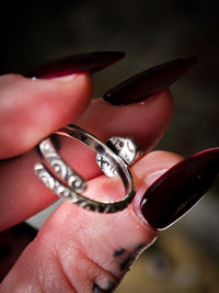 Ostara - Bague en saphir brut et argent