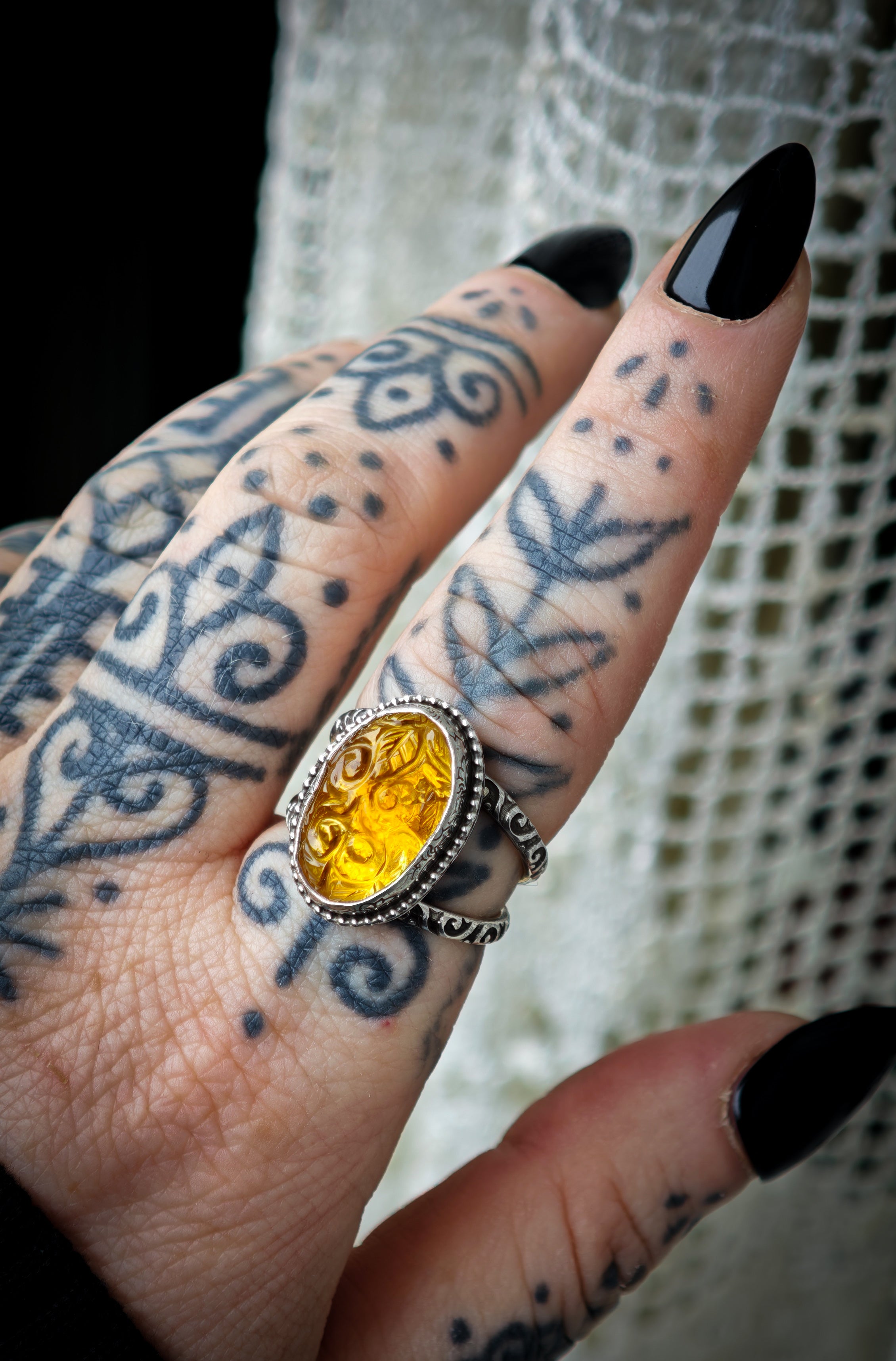 Déesse Flore - Bague en citrine gravée et argent