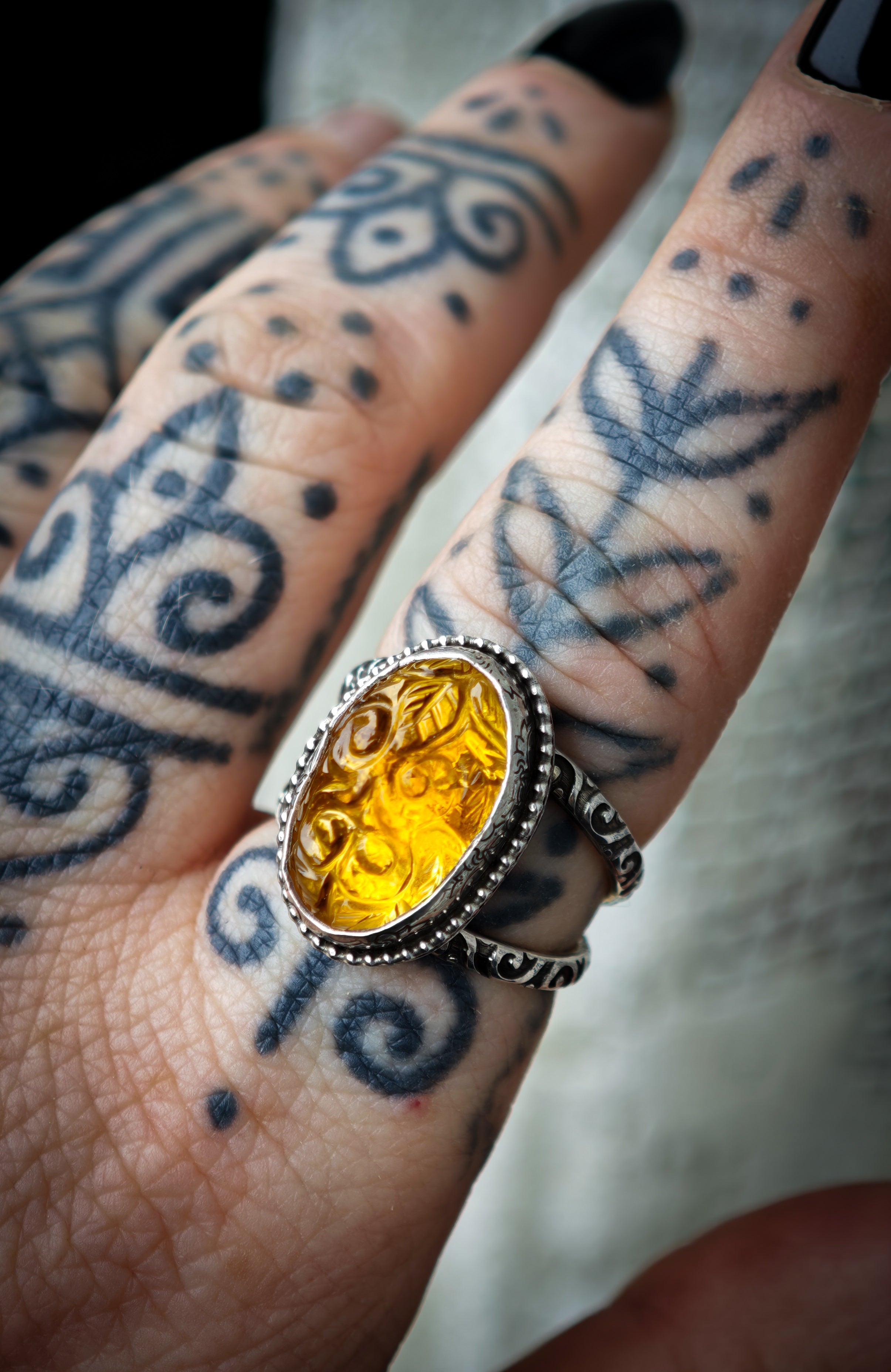Déesse Flore - Bague en citrine gravée et argent