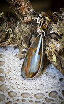 Le Talisman de Pan - Pendentif en pietersite bicolore et argent, Pan au dos