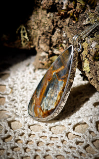 Le Talisman de Pan - Pendentif en pietersite bicolore et argent, Pan au dos