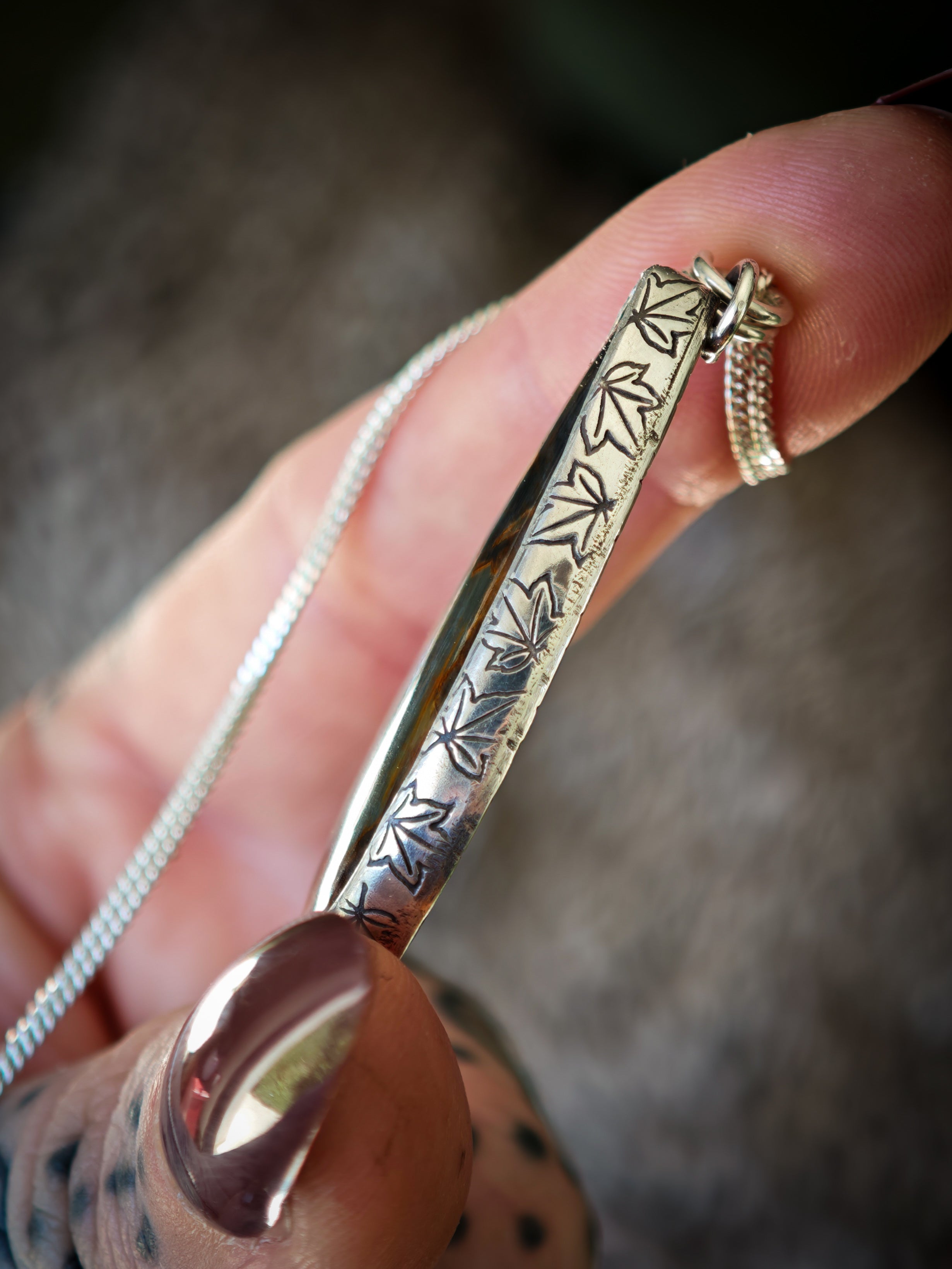 Le Talisman de Pan - Pendentif en pietersite bicolore et argent, Pan au dos