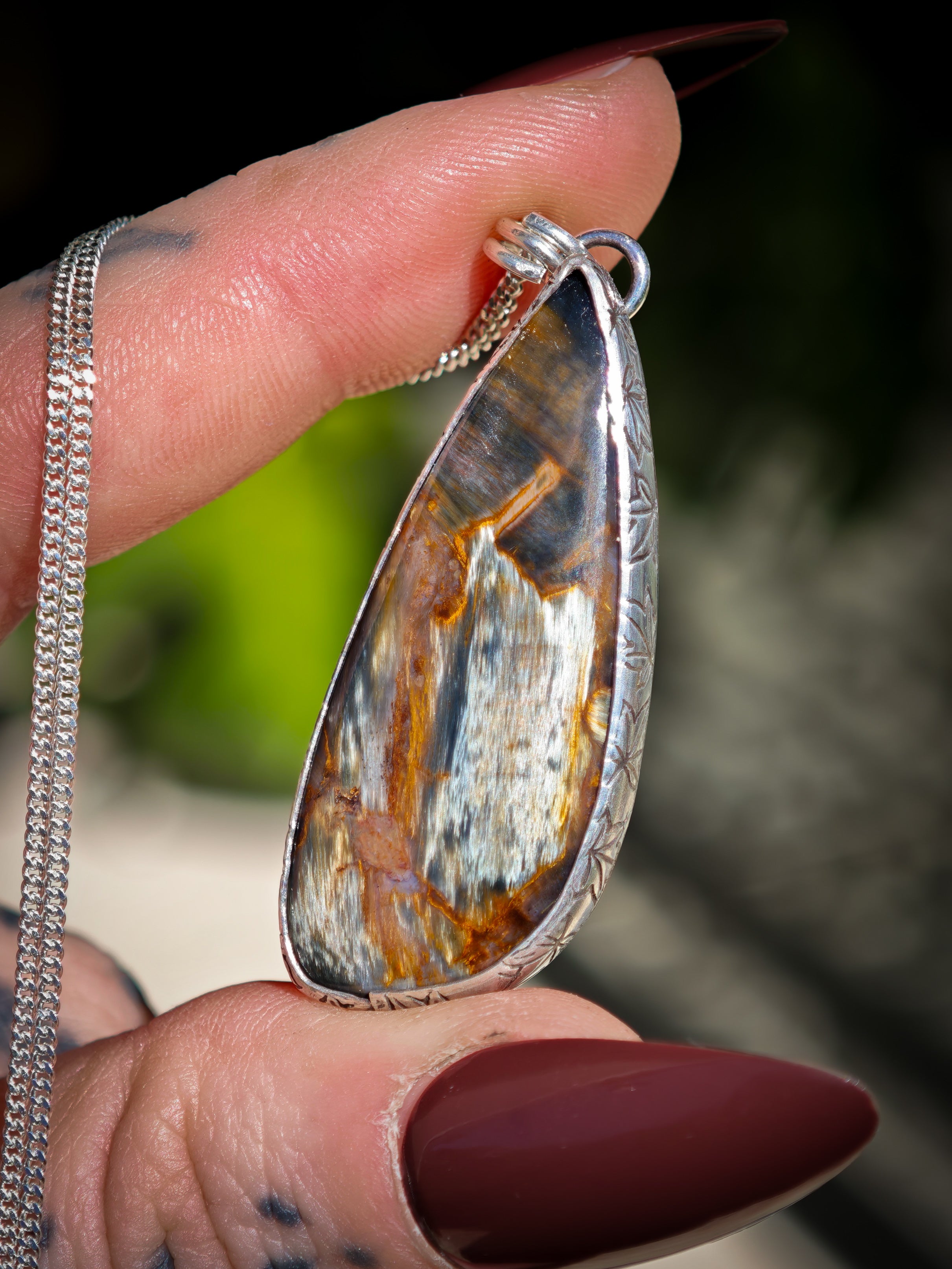 Le Talisman de Pan - Pendentif en pietersite bicolore et argent, Pan au dos