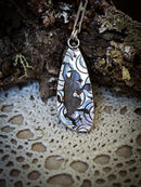 Le Talisman de Pan - Pendentif en pietersite bicolore et argent, Pan au dos