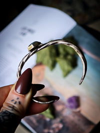 Le Liéchi - Faceted moss agate and silver torque bracelet