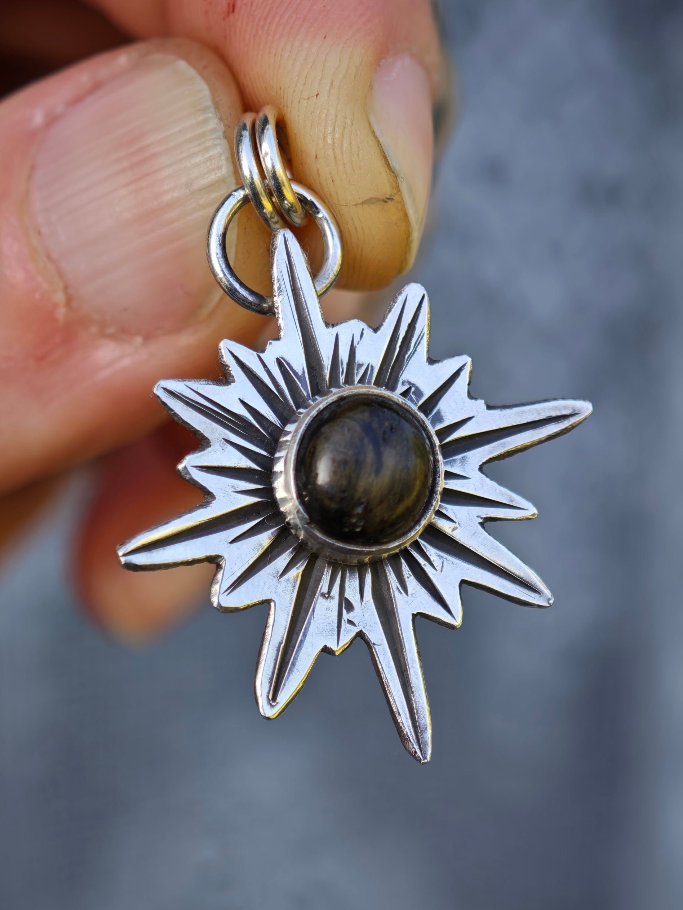 [Réservé] Sorcière de la Forêt - Pendentif en bois de morta et argent