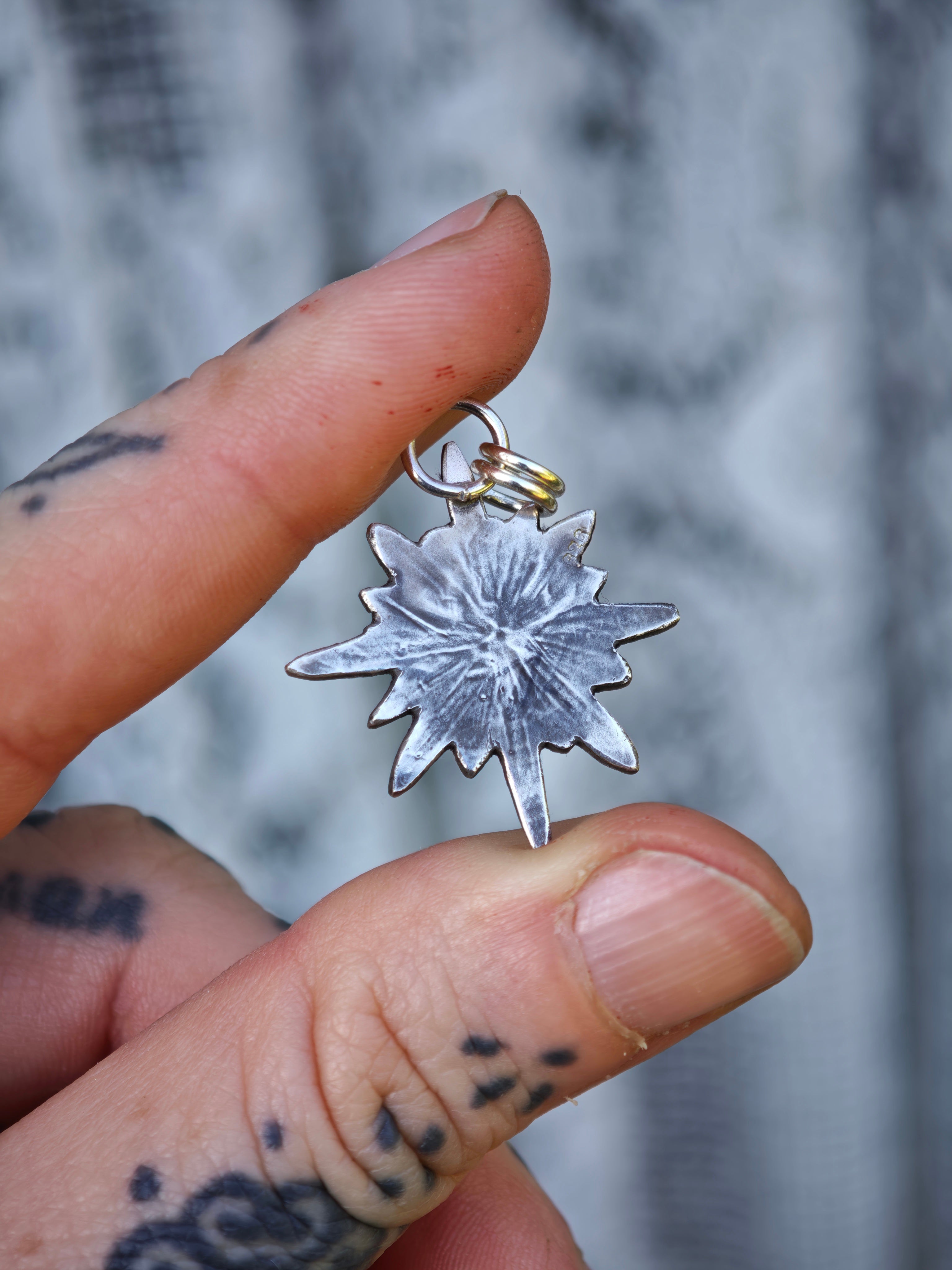 [Réservé] Sorcière de la Forêt - Pendentif en bois de morta et argent