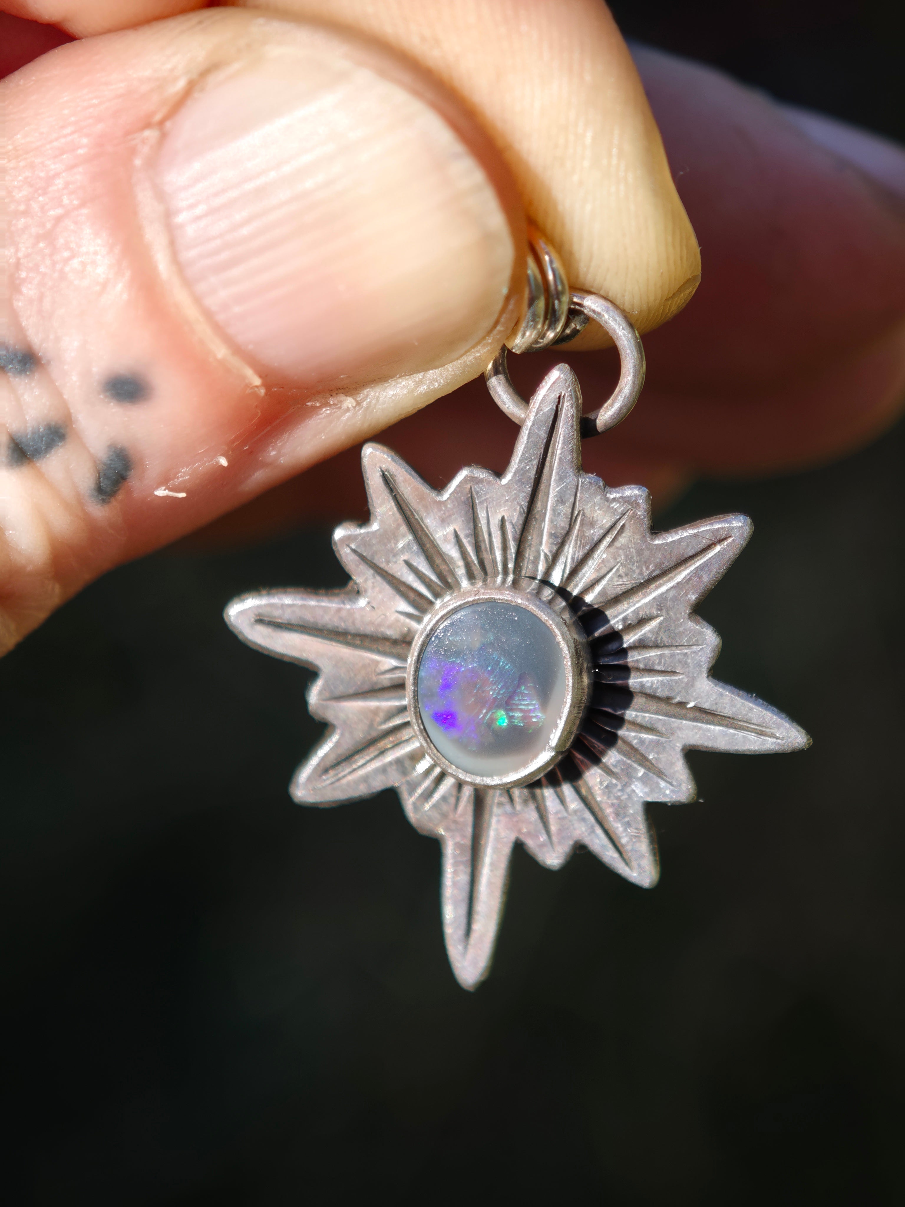 [Réservé] L'Astrologue - Pendentif en opale de Lightning Ridge et argent