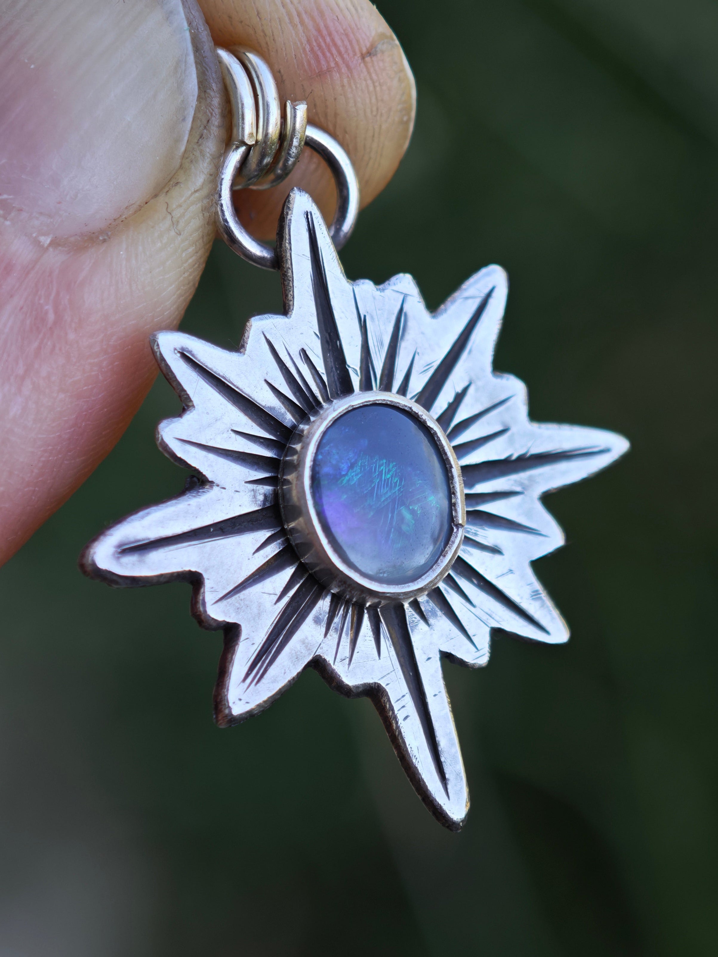 [Réservé] L'Astrologue - Pendentif en opale de Lightning Ridge et argent