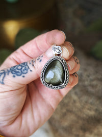 Commande Gilles - Pendentif en obsidienne dorée et argent, rune et œil d'Horus