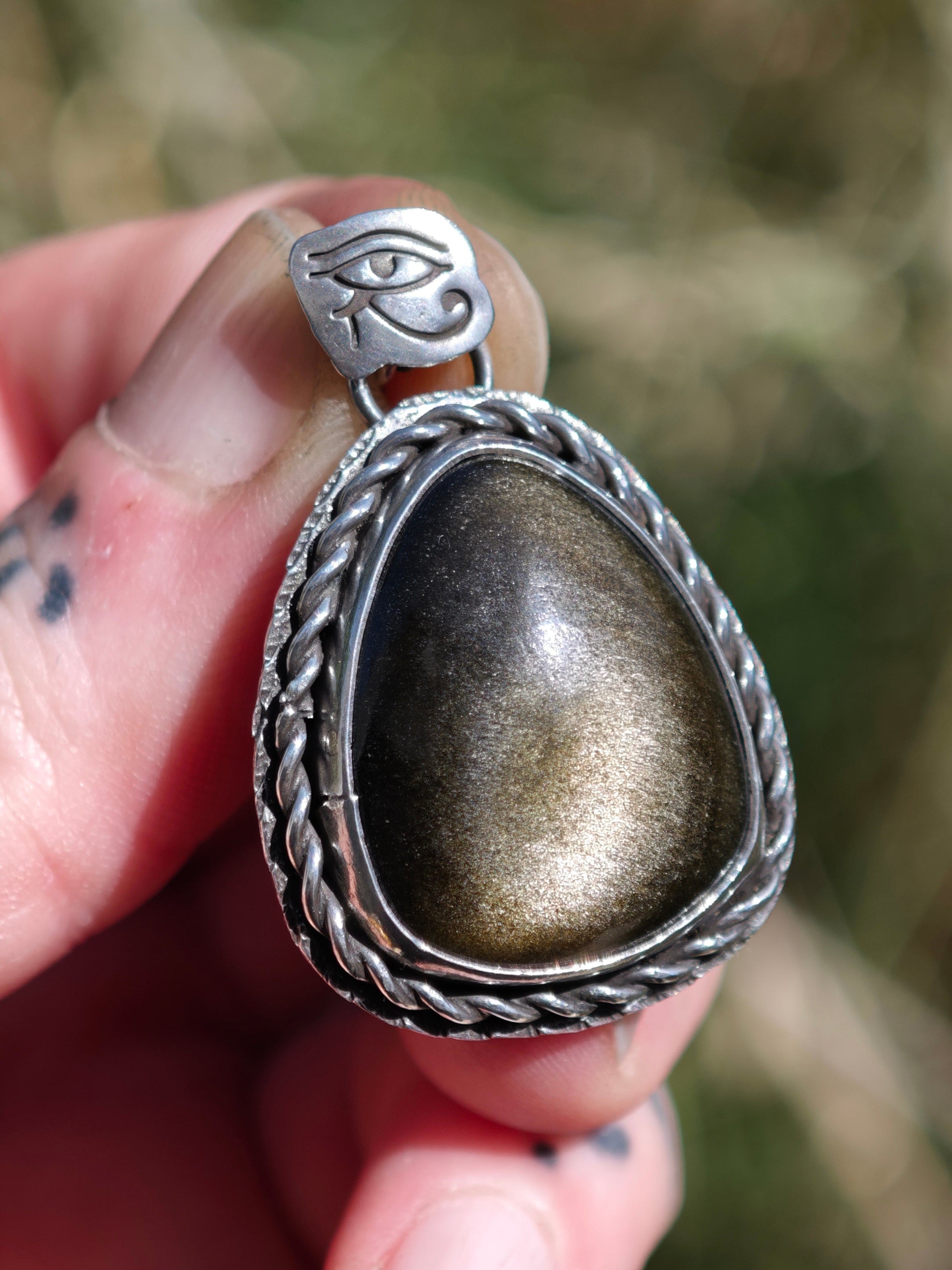 Commande Gilles - Pendentif en obsidienne dorée et argent, rune et œil d'Horus