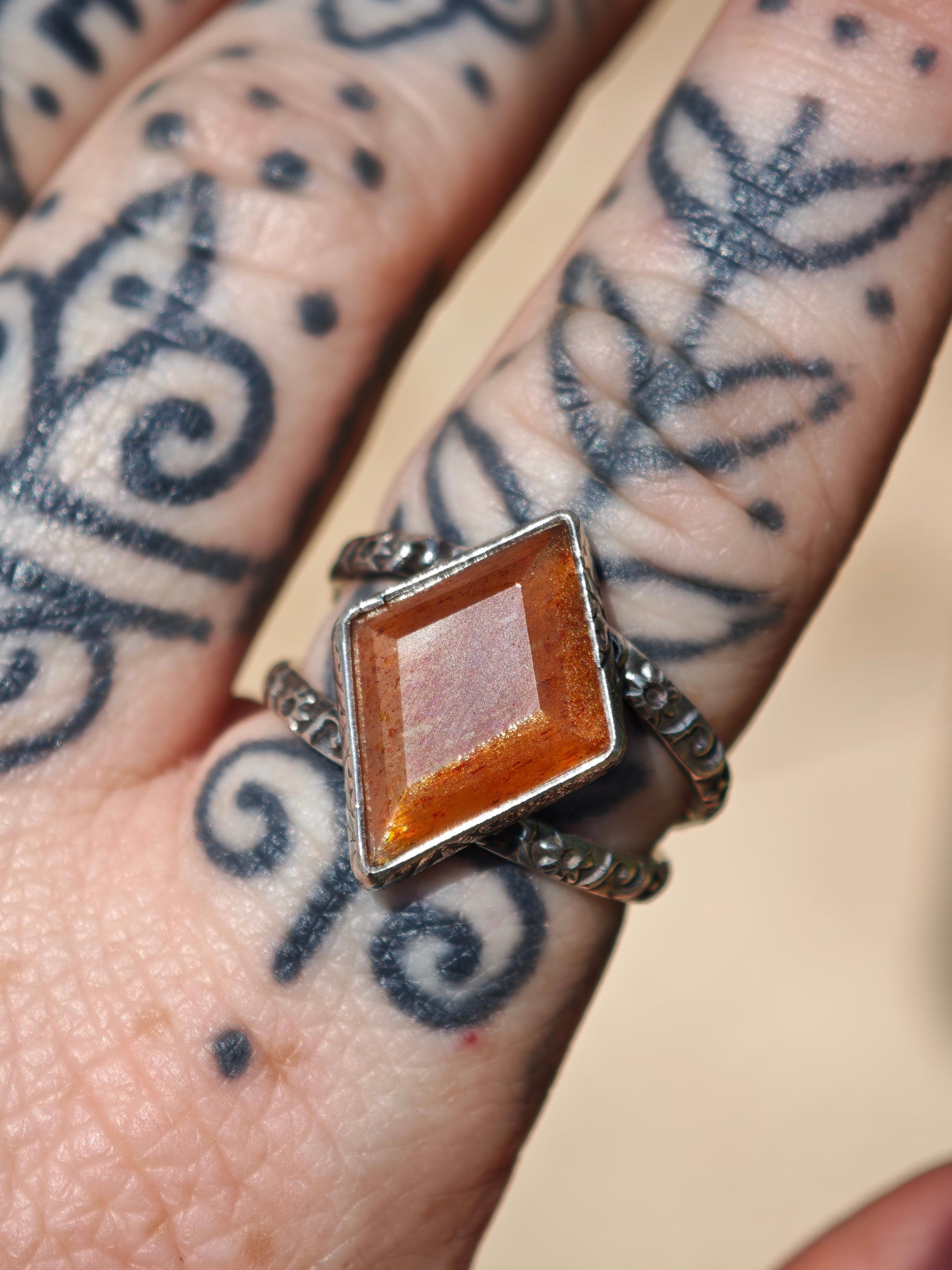 [Réservé] Hélios - Bague en pierre de soleil "pluie de météorites", argent