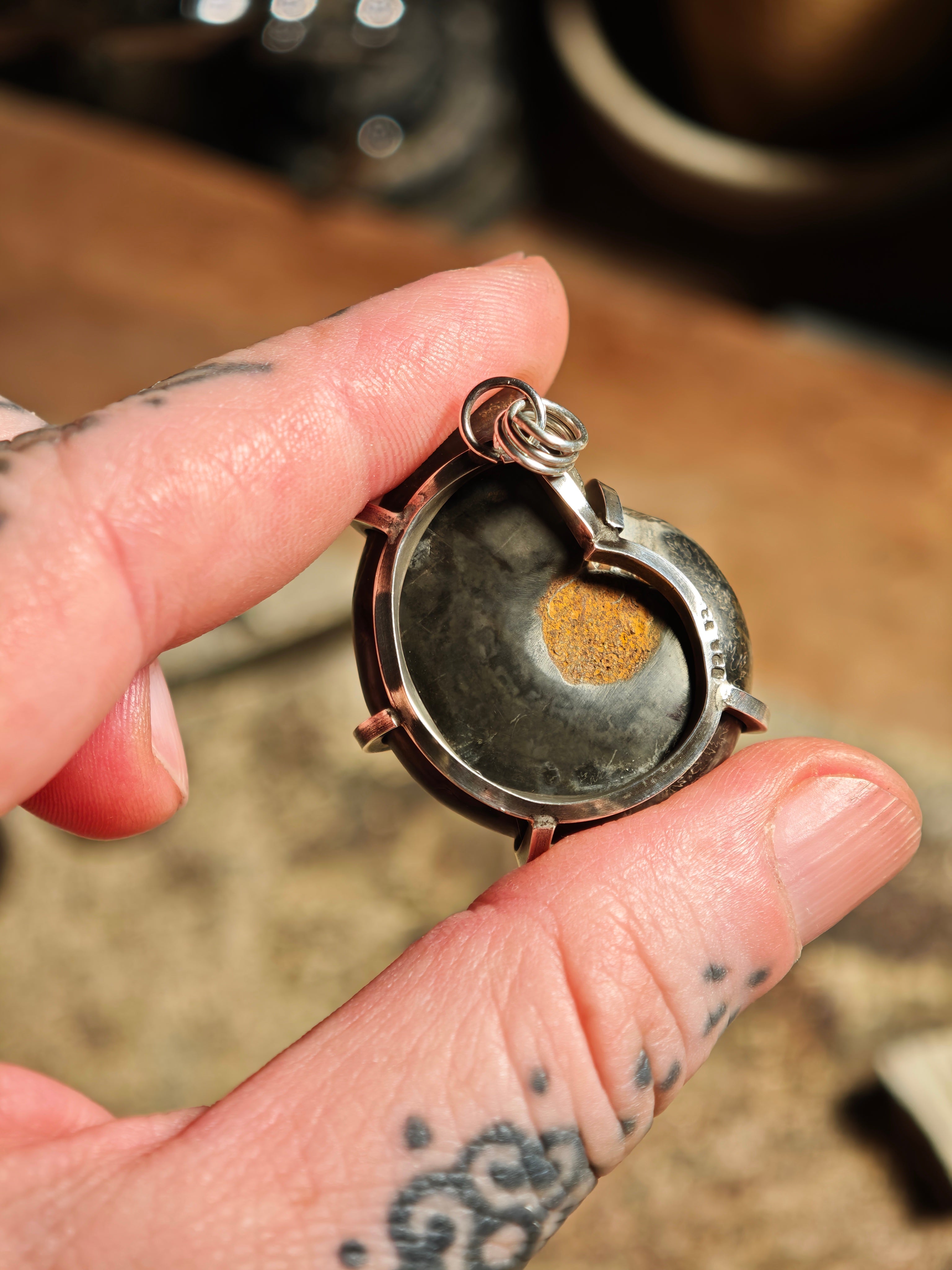 [Réservé] Fortuna - Pendentif en fossile d'ammonite et argent