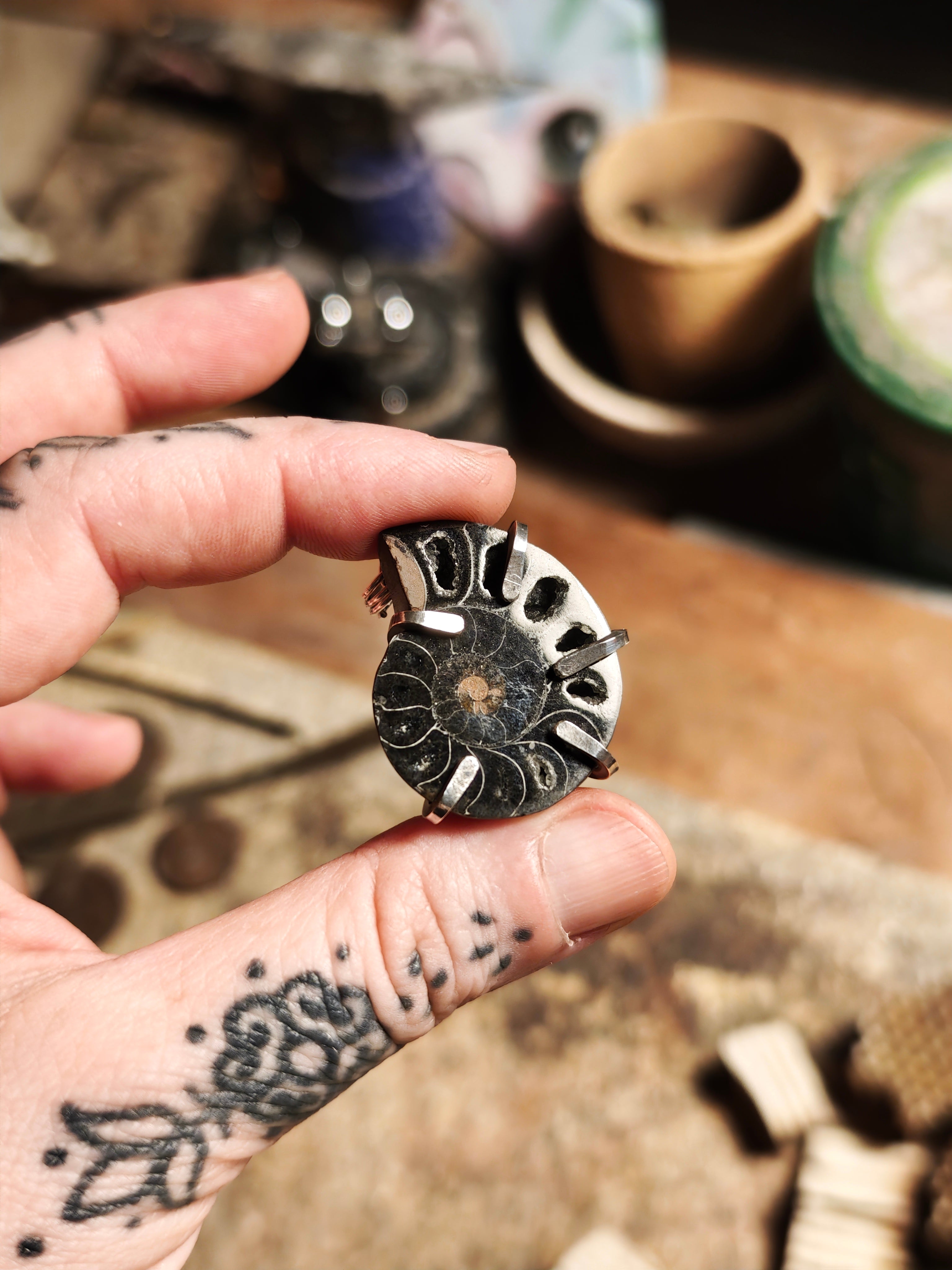 [Réservé] Fortuna - Pendentif en fossile d'ammonite et argent