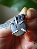 [Réservé] Fortuna - Pendentif en fossile d'ammonite et argent
