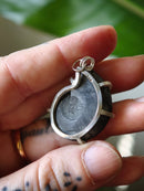 [Réservé] Fortuna - Pendentif en fossile d'ammonite et argent