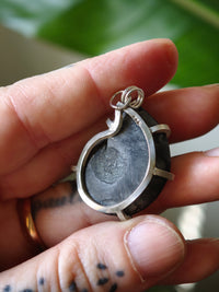 [Réservé] Fortuna - Pendentif en fossile d'ammonite et argent