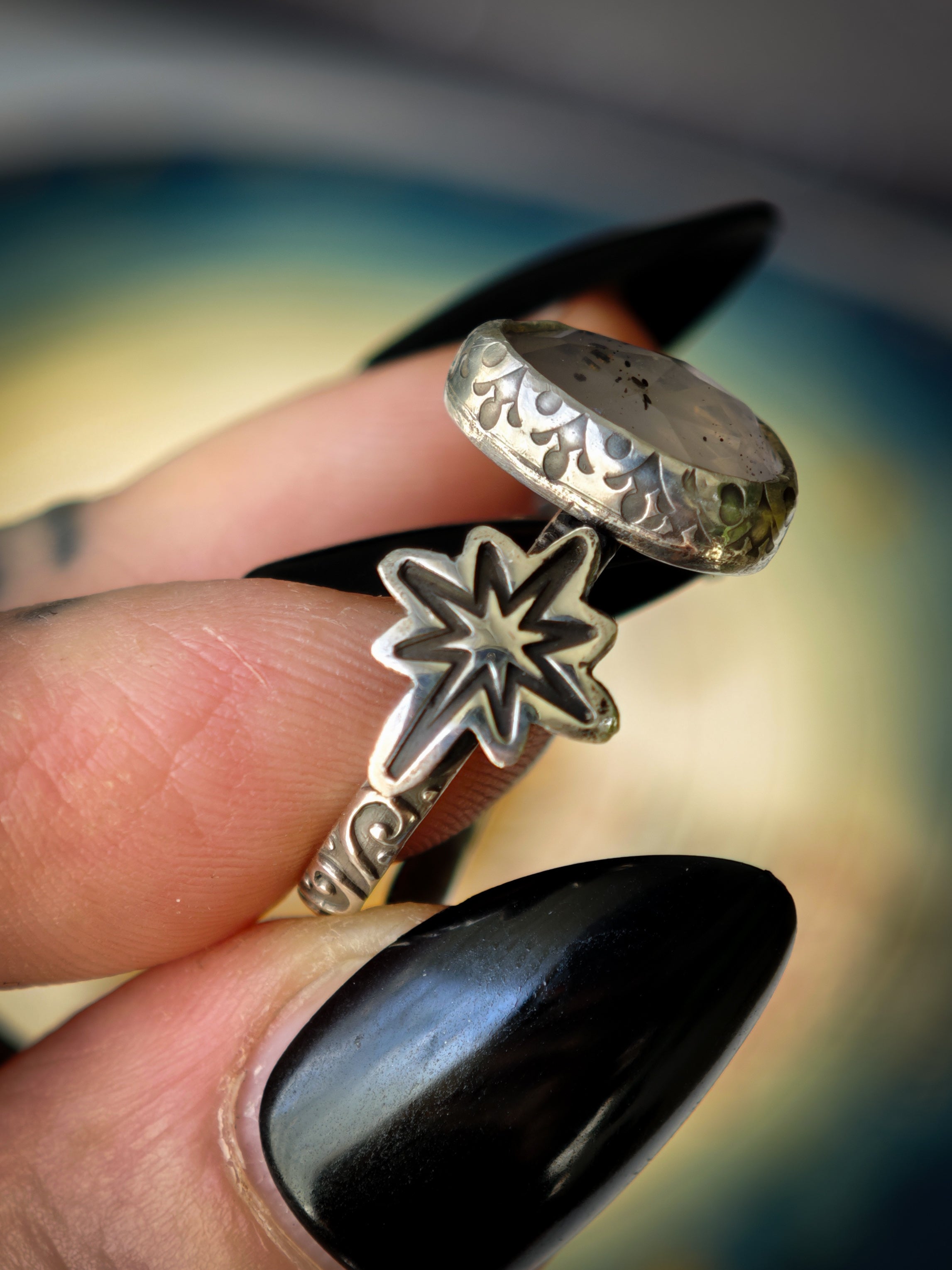 Asteria - Bague en quartz rose diopside facetté et argent