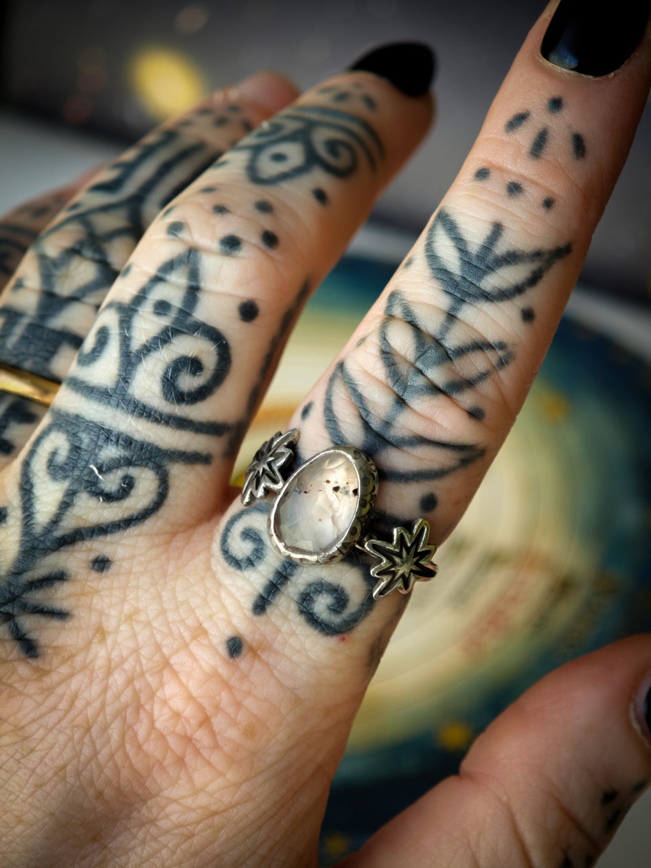 Asteria - Bague en quartz rose diopside facetté et argent