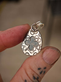 [Réservé] Forest Witch - Pendentif en agate mousse facettée et argent, fenêtre gothique au dos